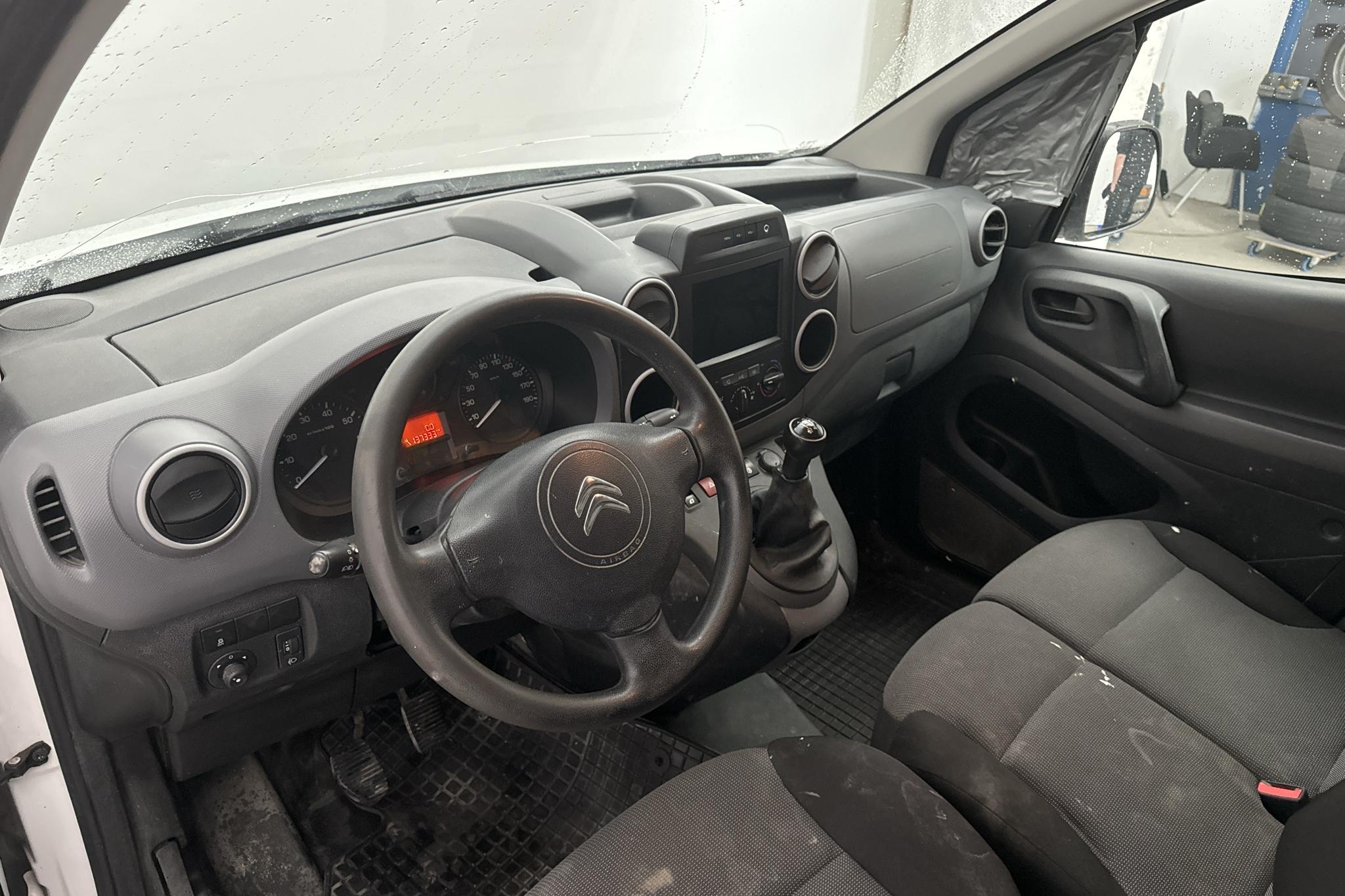 Citroen Berlingo 1.6 BlueHDi Skåp (75hk) - 137 340 km - Manualna - biały - 2016