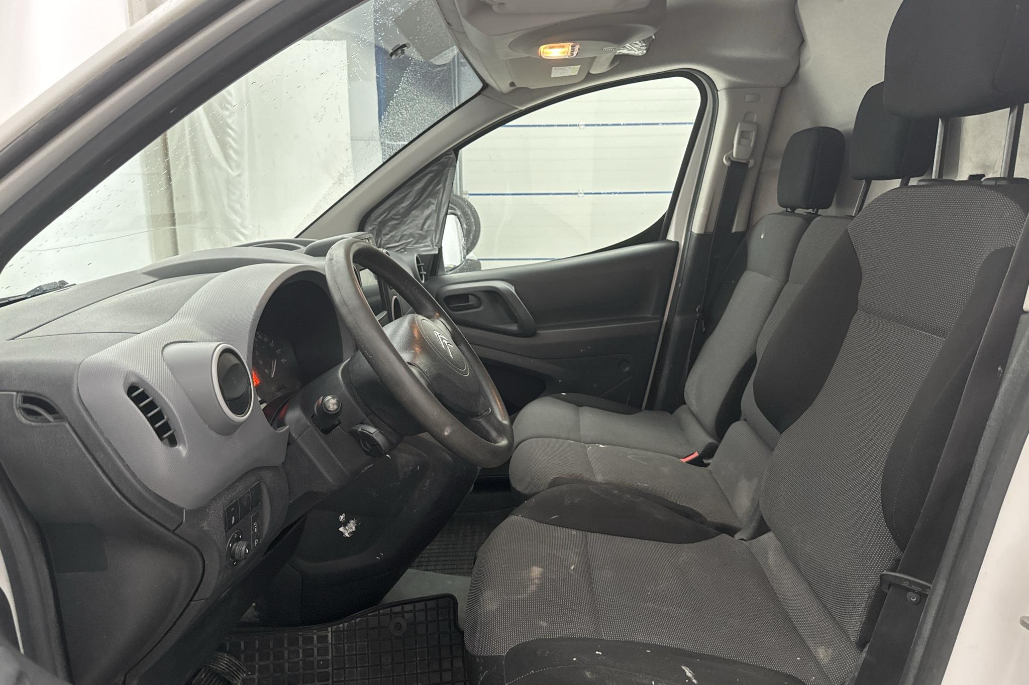 Citroen Berlingo 1.6 BlueHDi Skåp (75hk) - 137 340 km - Manualna - biały - 2016