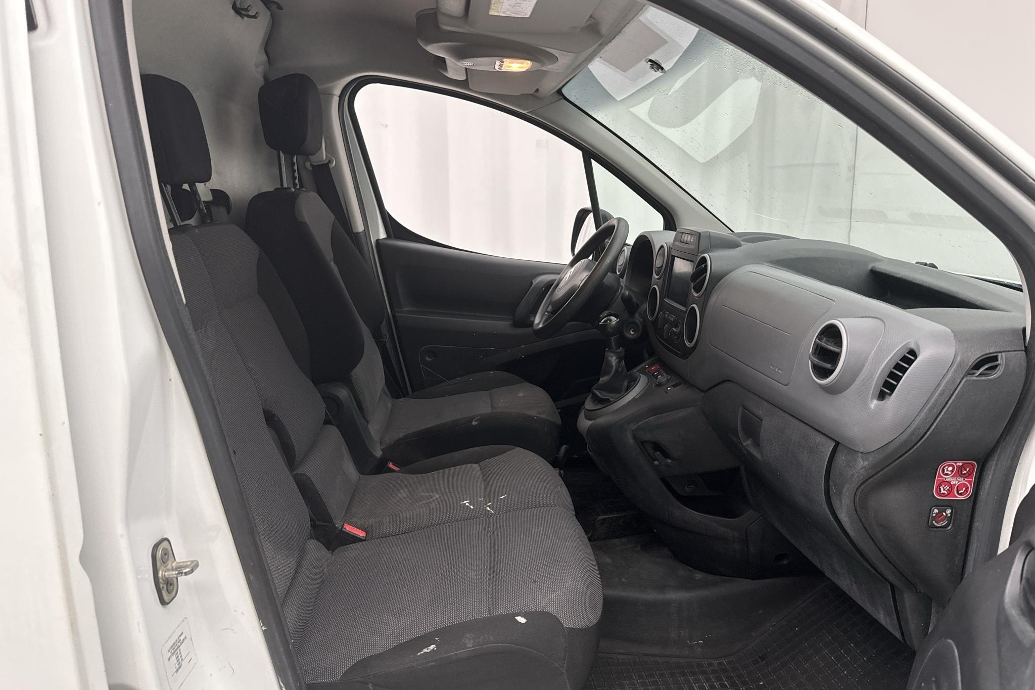 Citroen Berlingo 1.6 BlueHDi Skåp (75hk) - 137 340 km - Manualna - biały - 2016