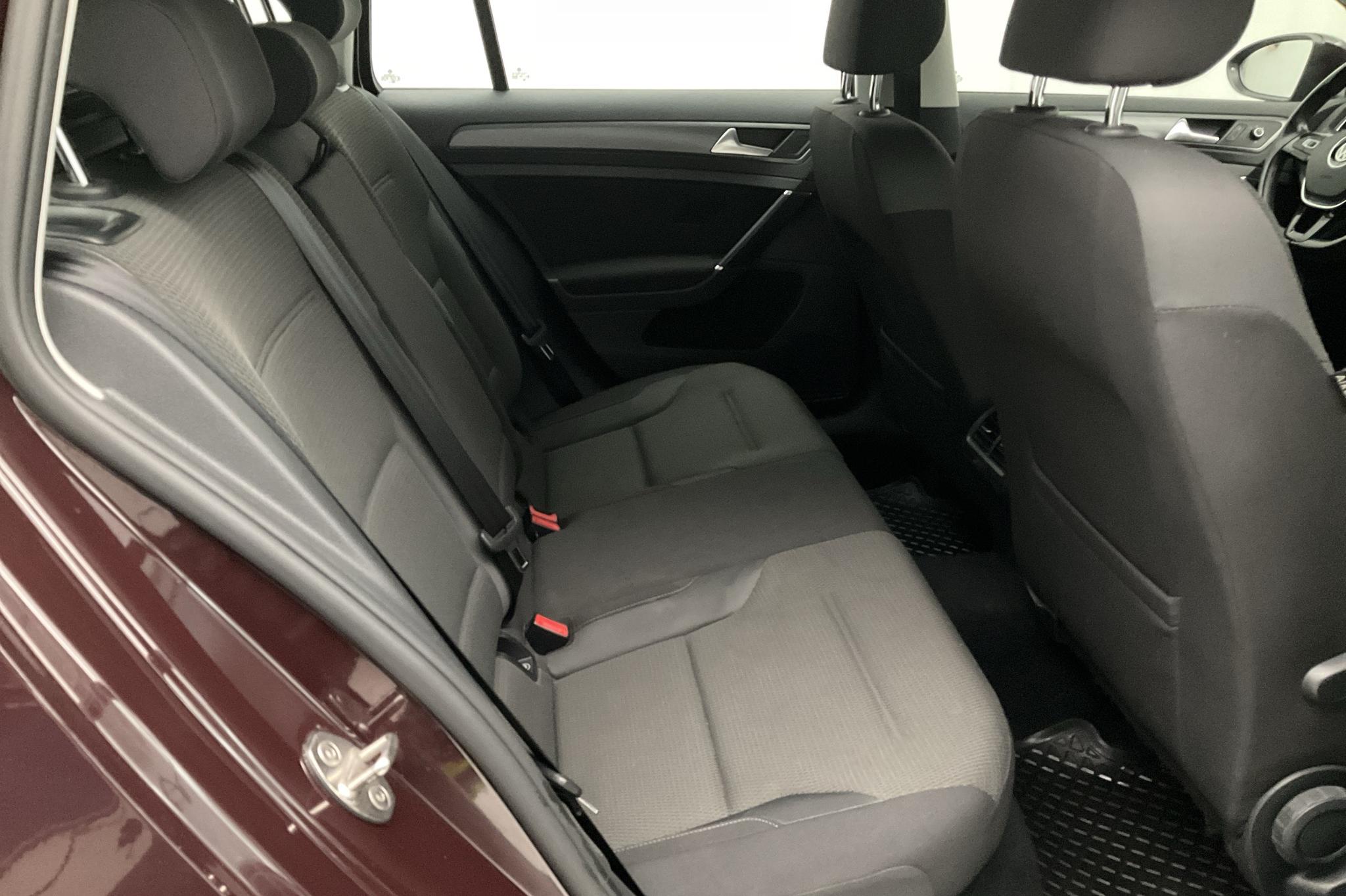VW Golf VII 1.6 TDI Sportscombi (115hk) - 8 394 mil - Manuell - svart - 2018