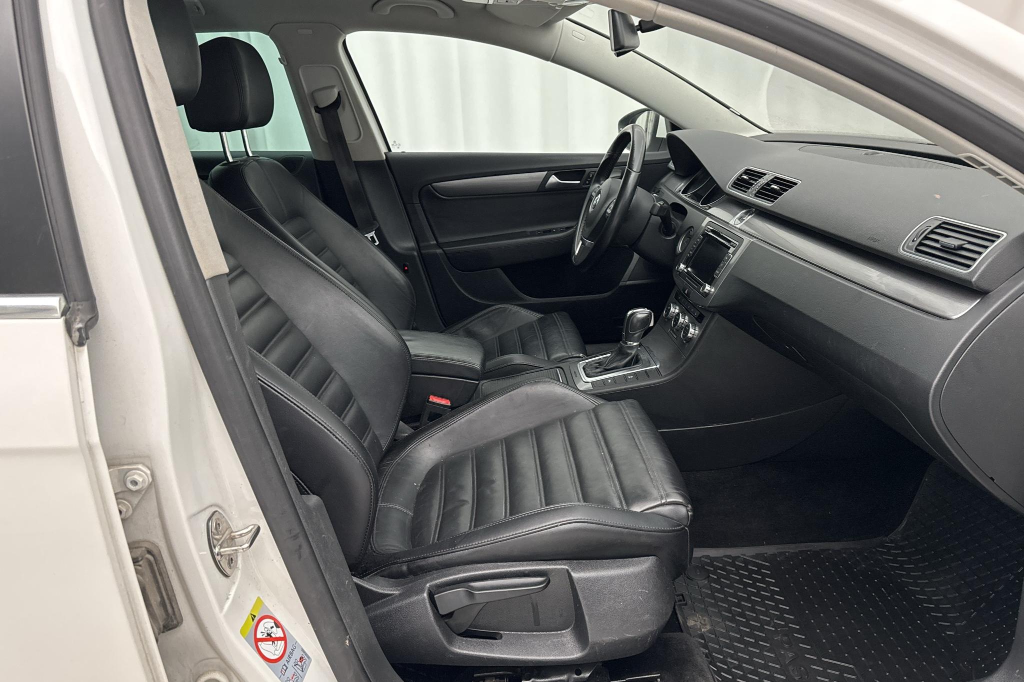 VW Passat 2.0 TDI BlueMotion Technology Variant 4Motion (177hk) - 132 290 km - Automaatne - valge - 2014