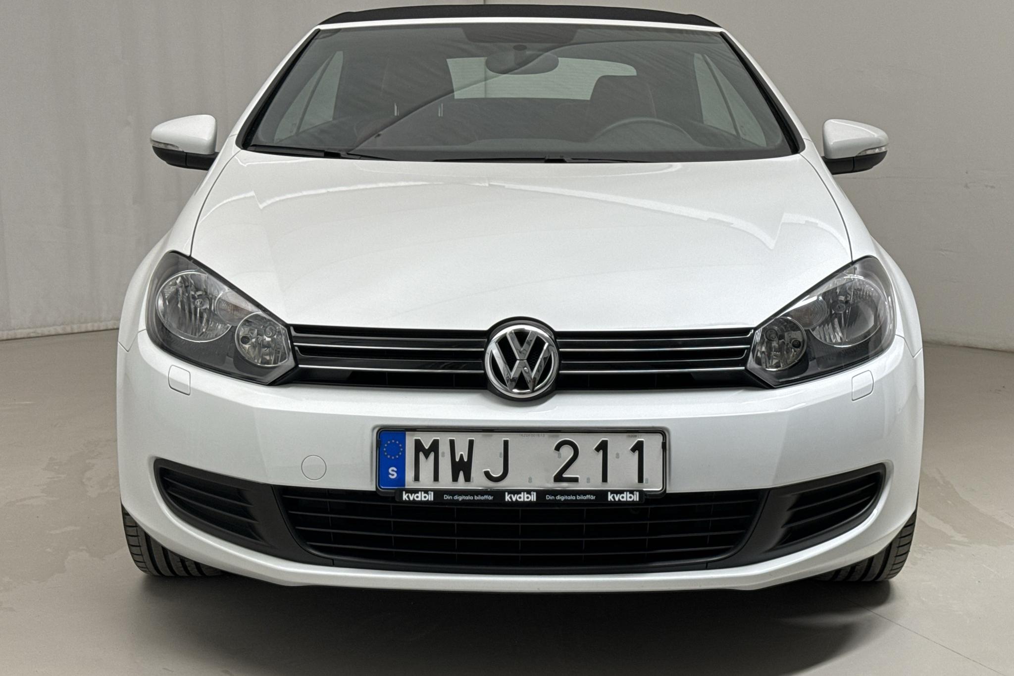 VW Golf VI 1.4 TSI Cabriolet (160hk) - 4 648 mil - Manuell - vit - 2013