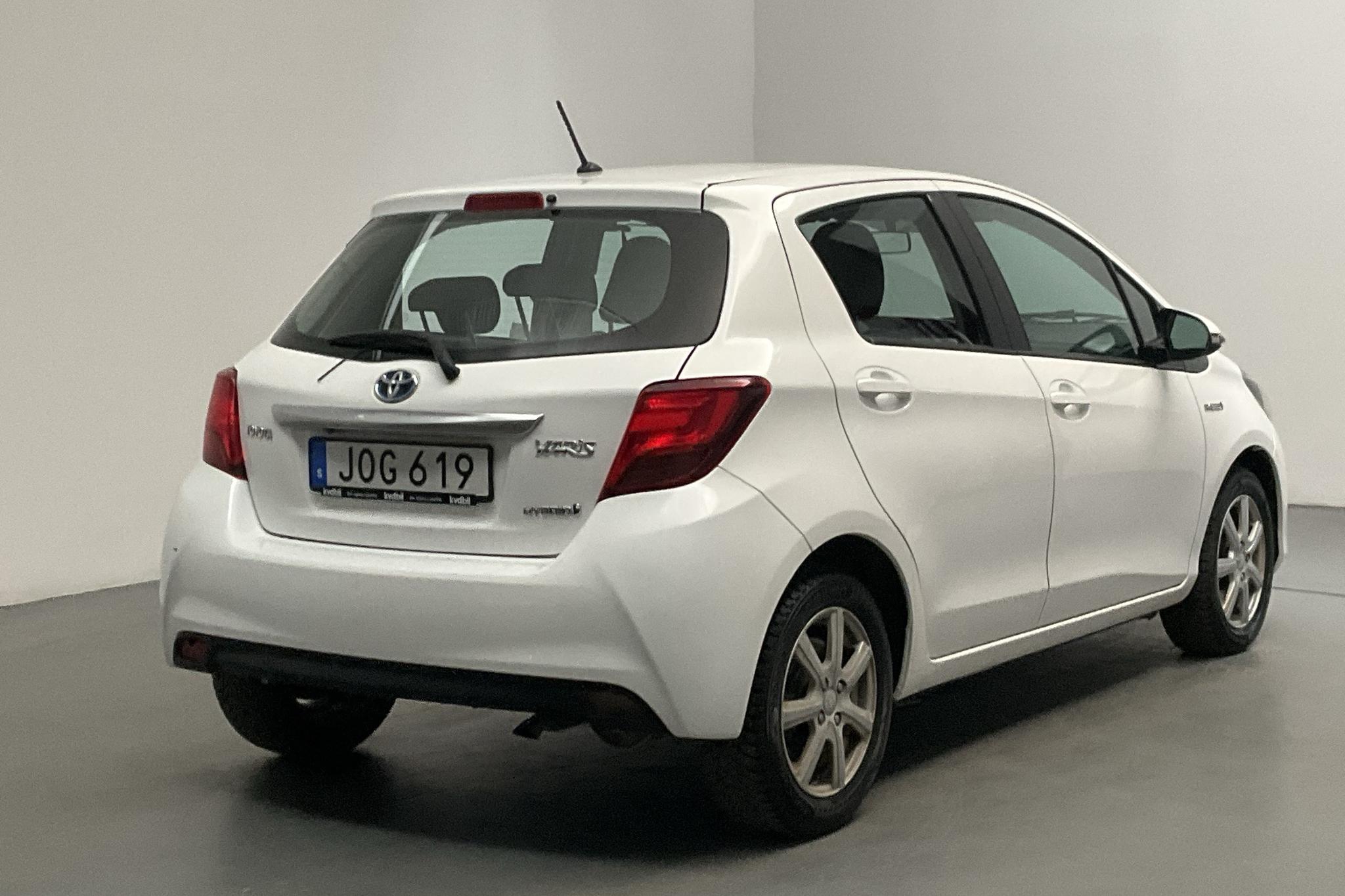 Toyota Yaris 1.5 HSD 5dr (75hk) - 108 100 km - Automatyczna - biały - 2015