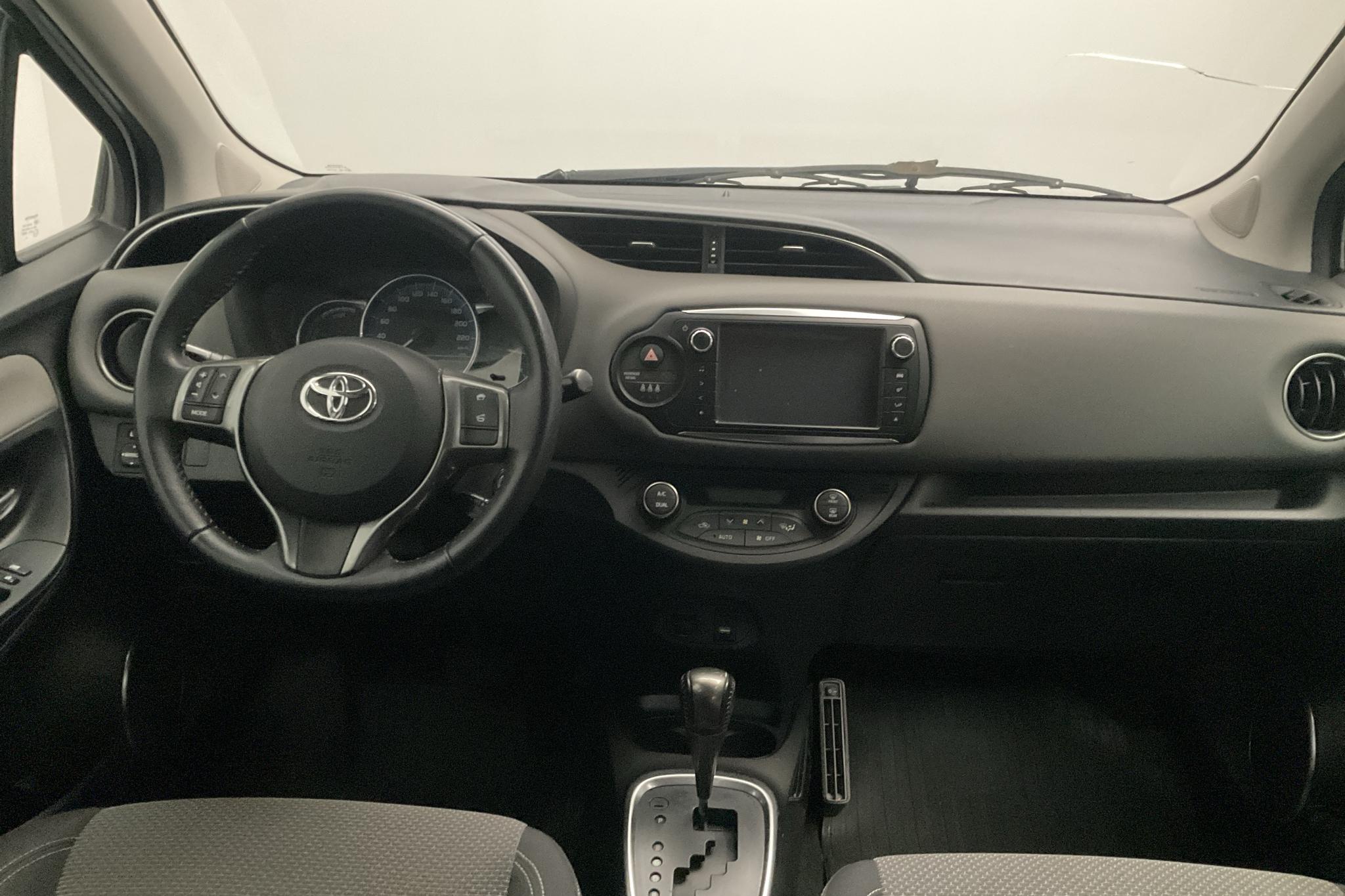 Toyota Yaris 1.5 HSD 5dr (75hk) - 10 810 mil - Automat - vit - 2015