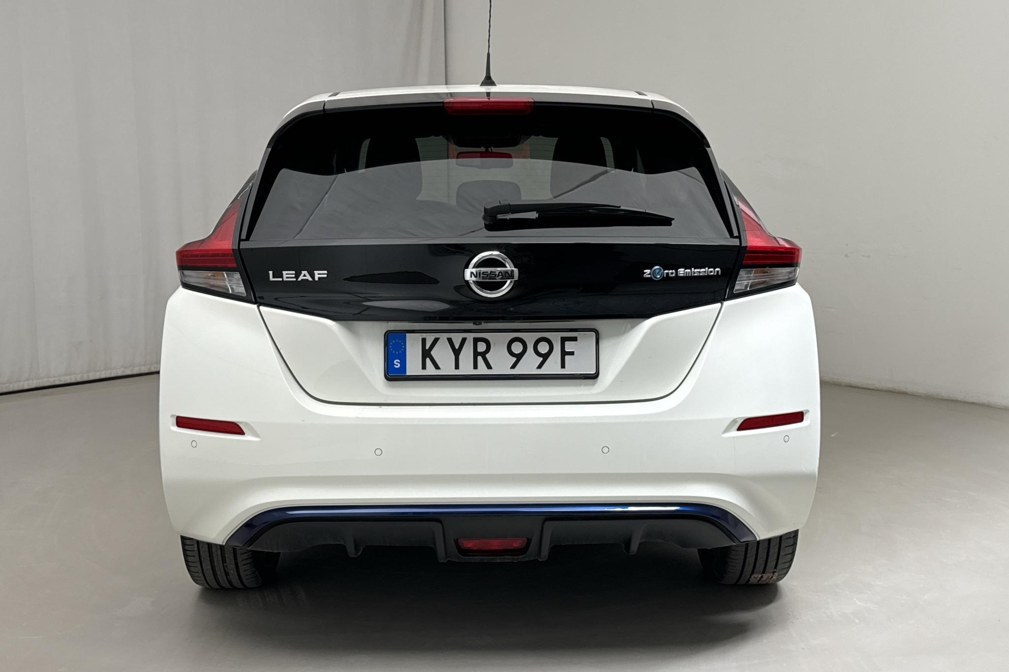 Nissan LEAF 5dr 39 kWh (150hk) - 46 770 km - Automatyczna - biały - 2021