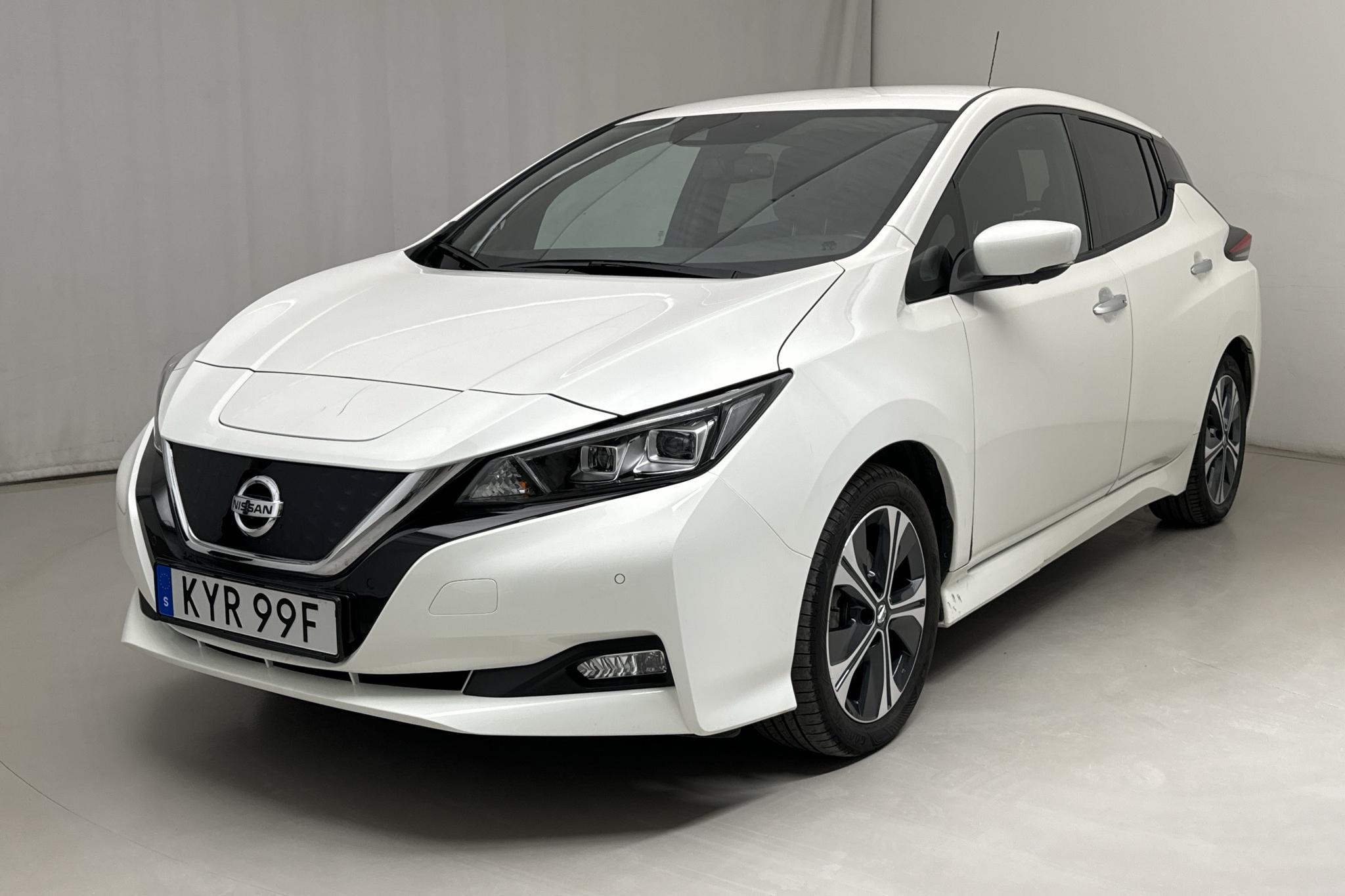 Nissan LEAF 5dr 39 kWh (150hk) - 4 677 mil - Automat - vit - 2021