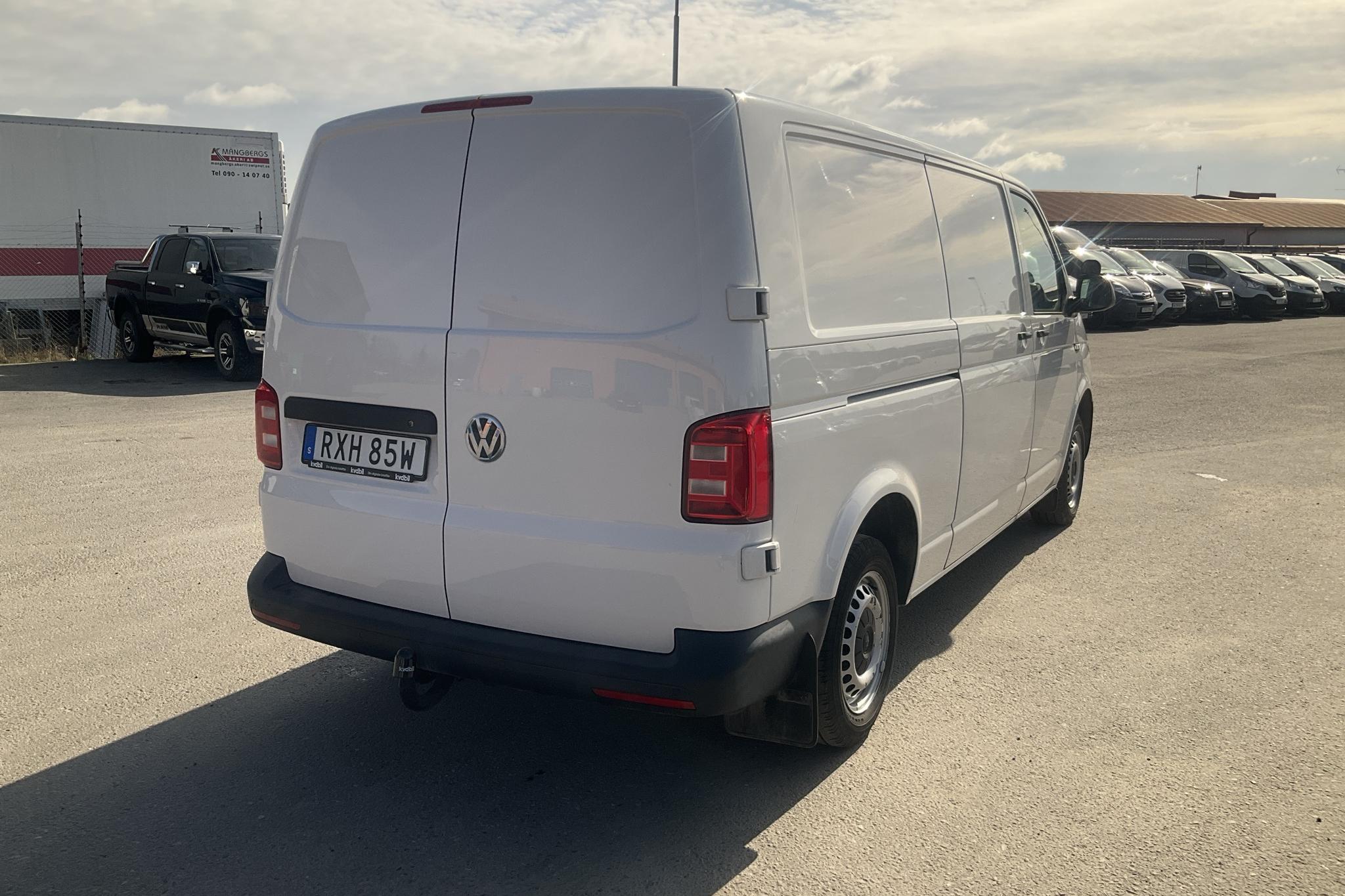 VW Transporter T6 2.0 TDI BMT Skåp (150hk) - 10 039 mil - Automat - vit - 2019