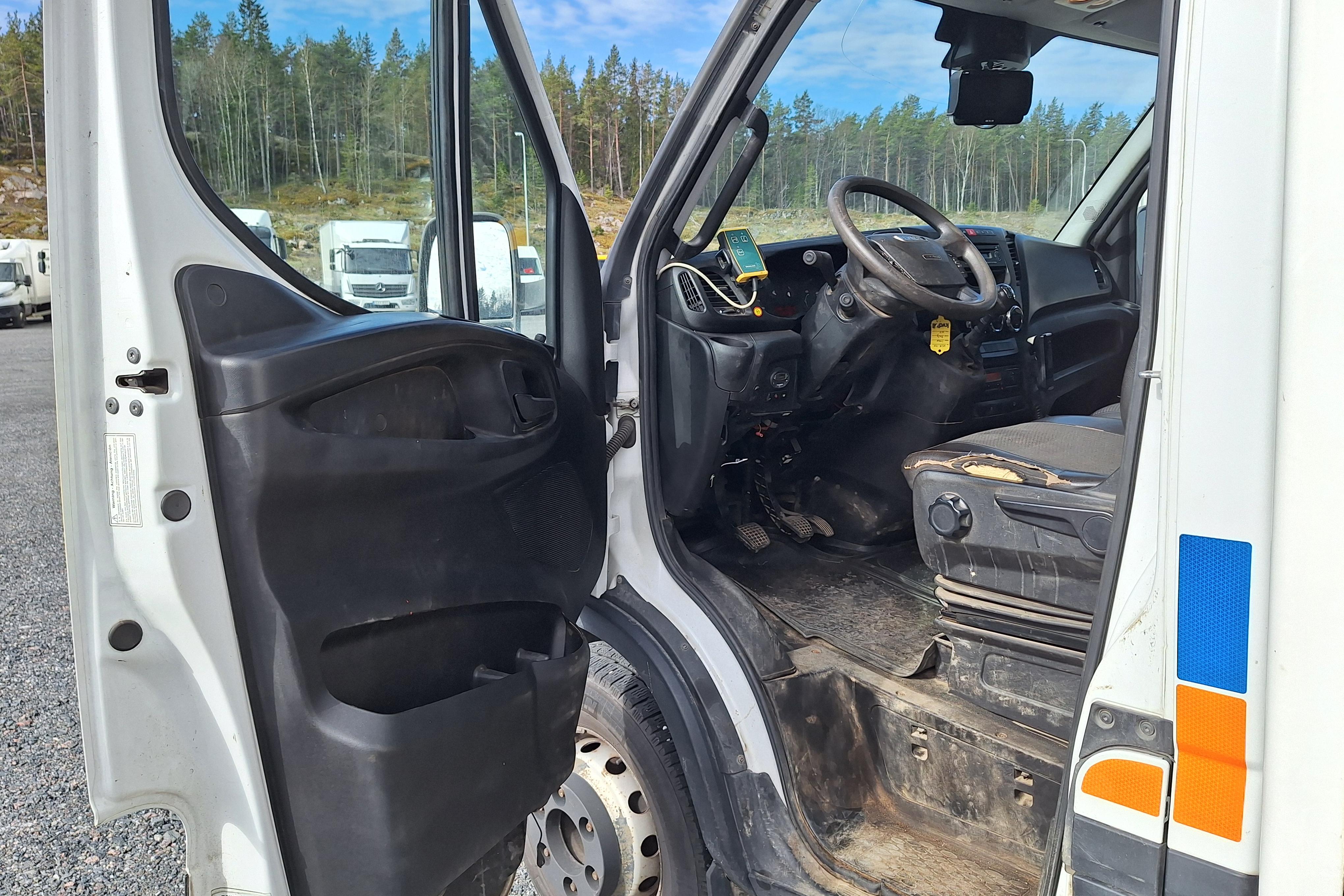 Iveco DAILY 70C17H - 161 950 km - Käsitsi - valge - 2015