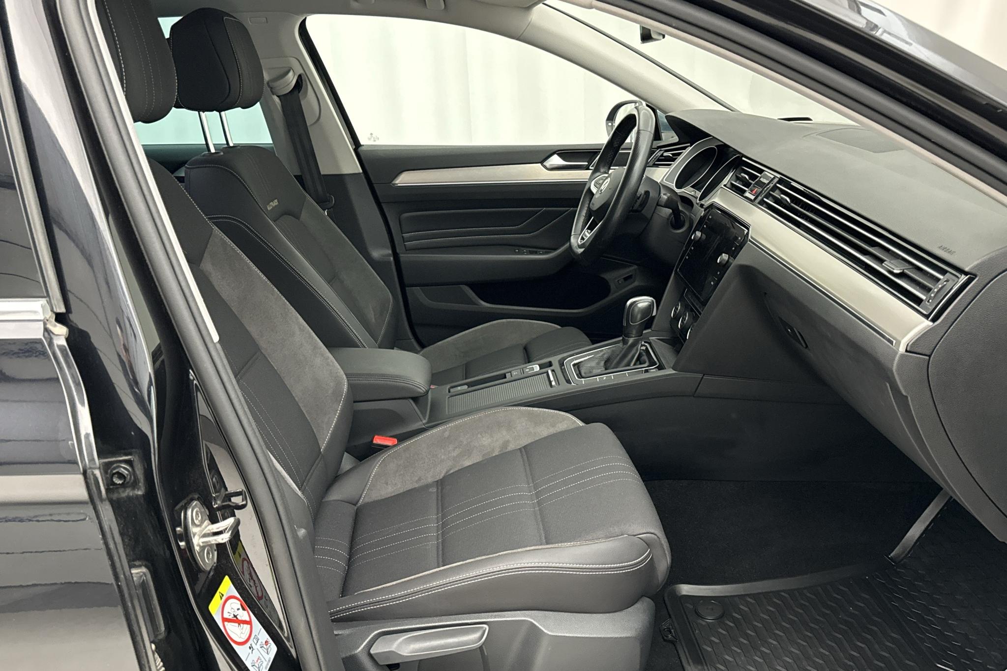 VW Passat 2.0 TDI Sportscombi 4MOTION (190hk) - 8 033 mil - Automat - svart - 2020