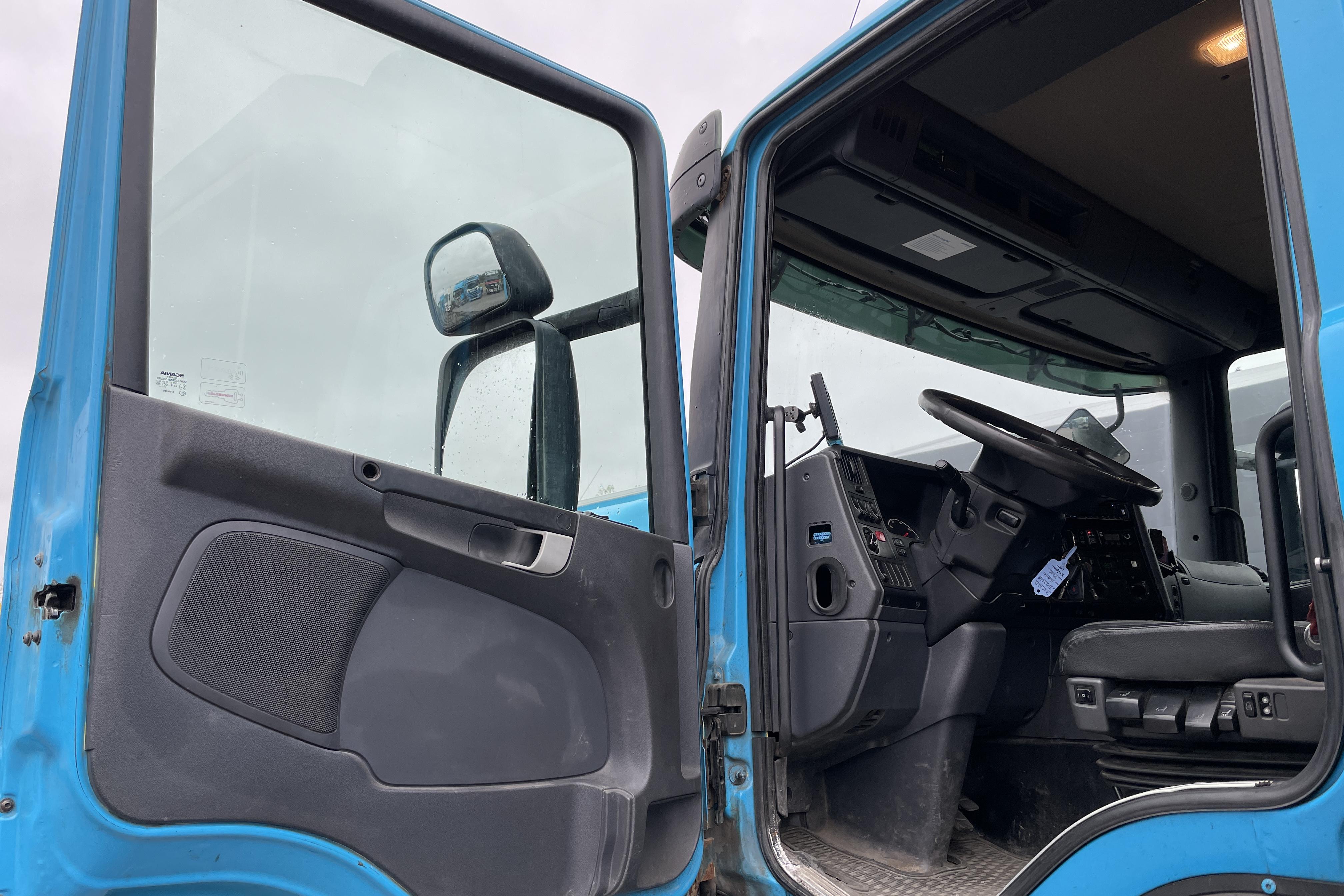 Scania P360 - 571 471 km - Automaattinen - sininen - 2013