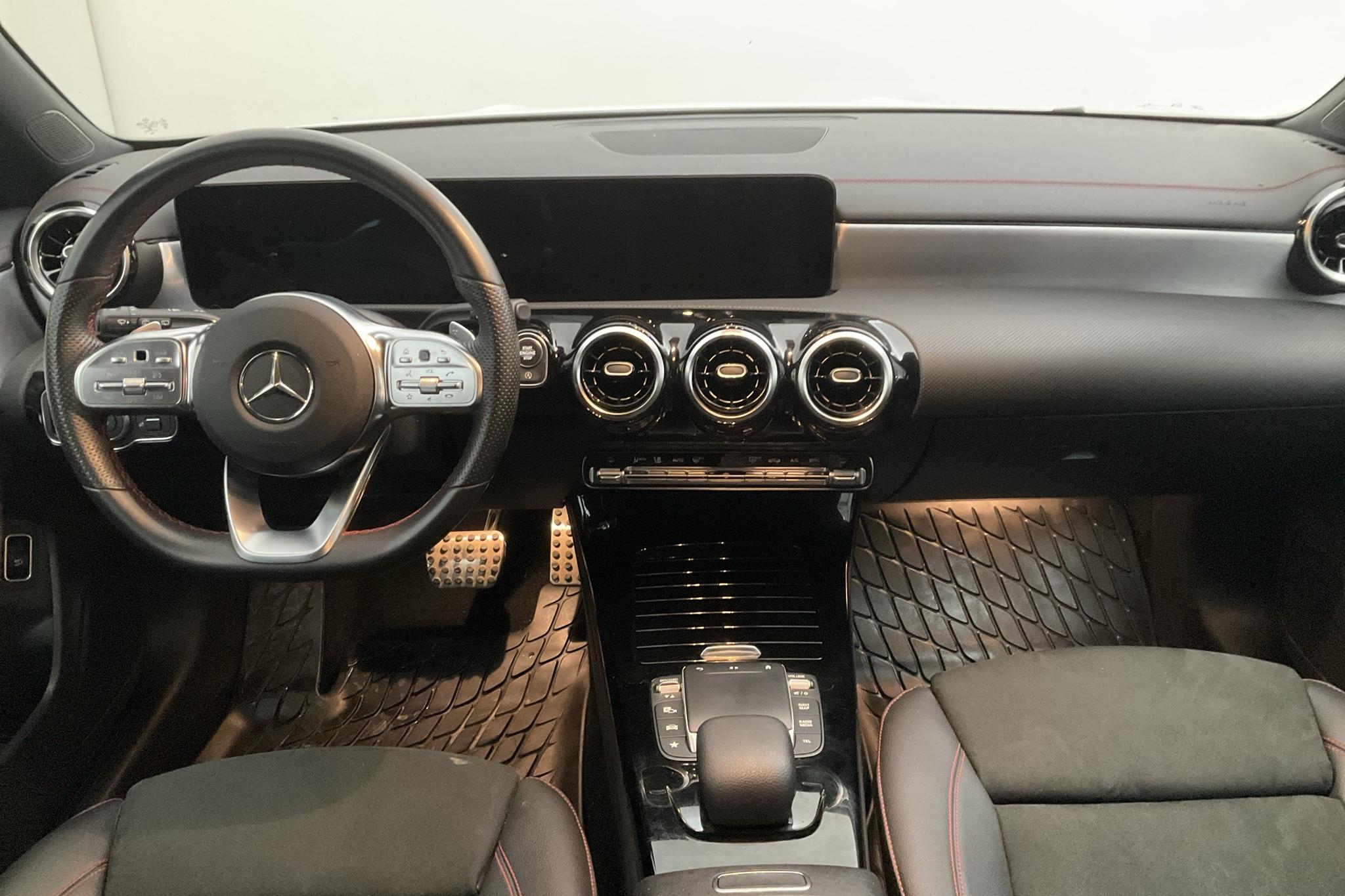 Mercedes CLA 200 Shooting Brake X118 (163hk) - 128 160 km - Automatyczna - biały - 2021