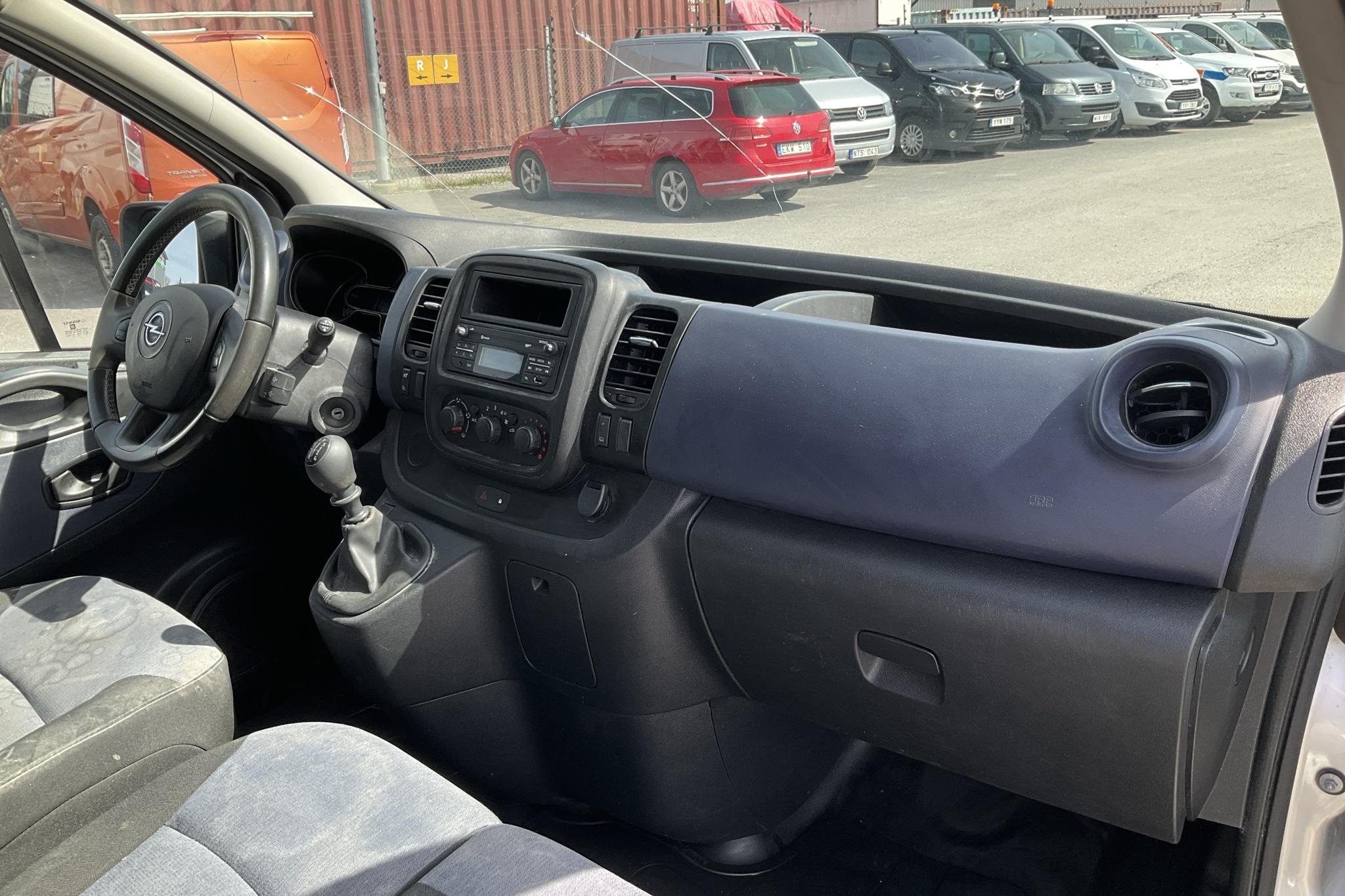 Opel Vivaro 1.6 CDTI (114hk) - 15 926 mil - Manuell - grå - 2015