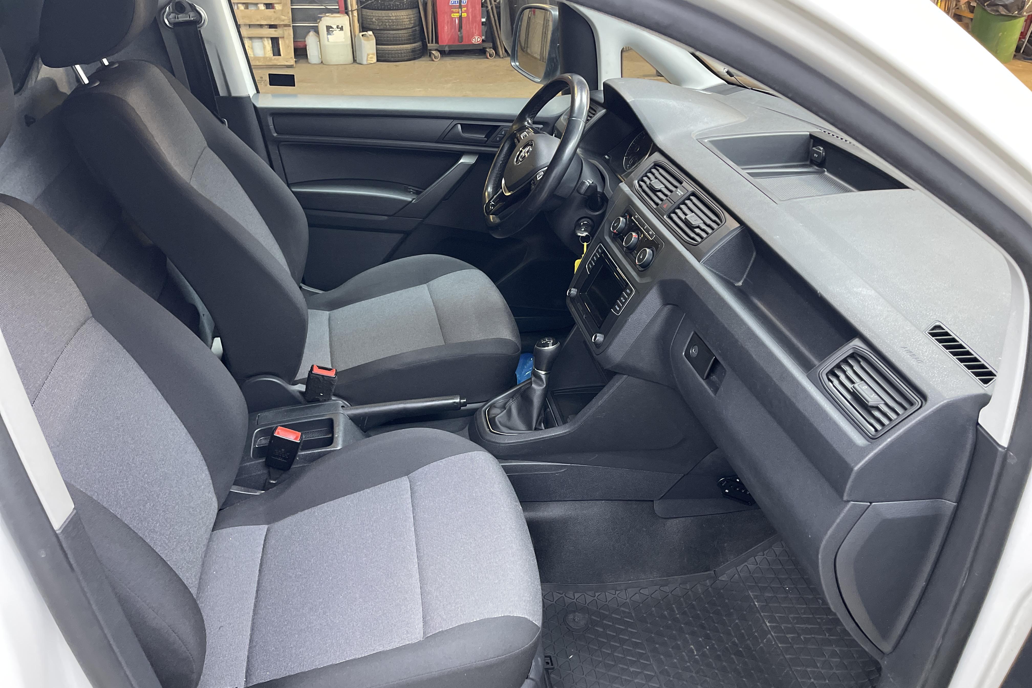VW Caddy 2.0 TDI Maxi Skåp 4MOTION (122hk) - 22 544 mil - Manuell - vit - 2018