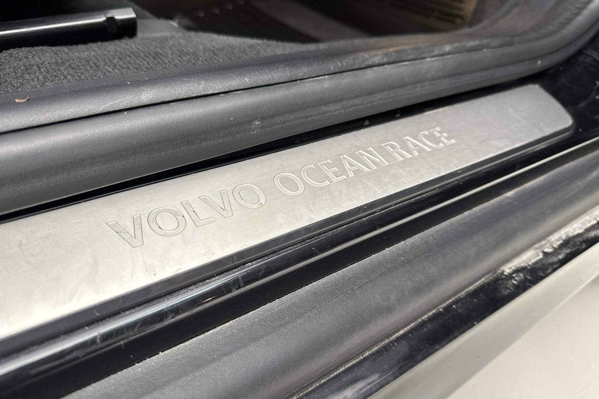 Volvo XC60 D4 AWD (181hk) - 124 950 km - Automaattinen - musta - 2015