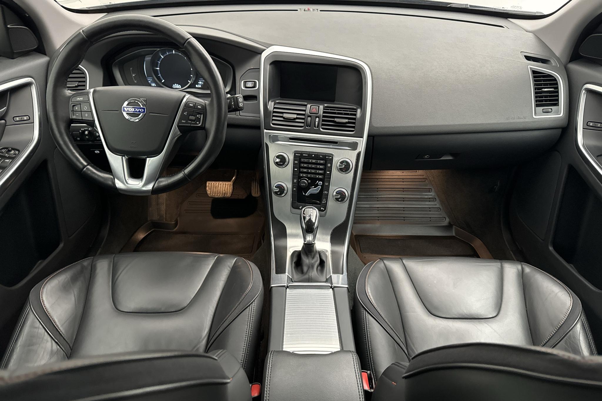 Volvo XC60 D4 AWD (181hk) - 124 950 km - Automaattinen - musta - 2015