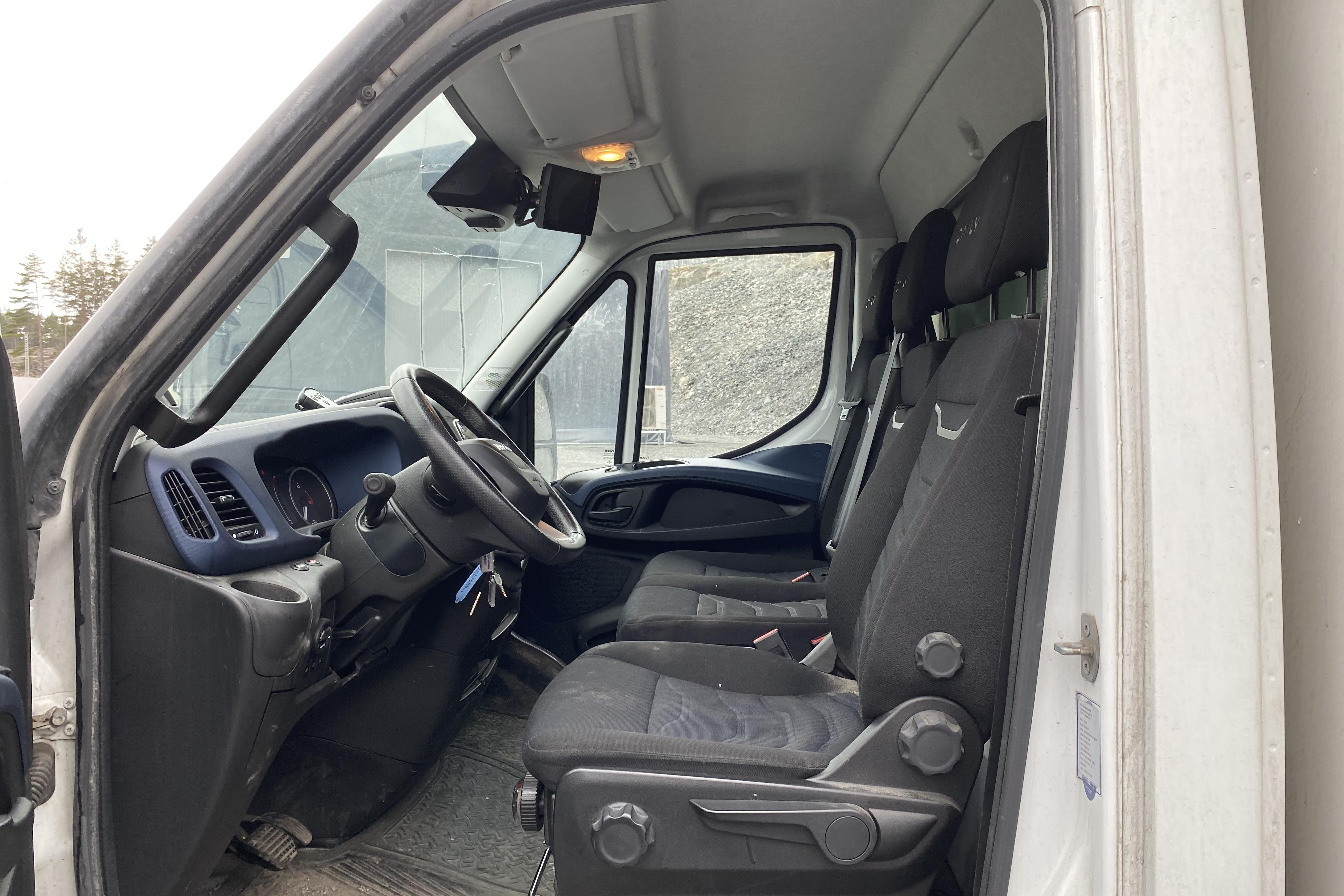Iveco DAILY - 81 611 km - Automatic - white - 2021
