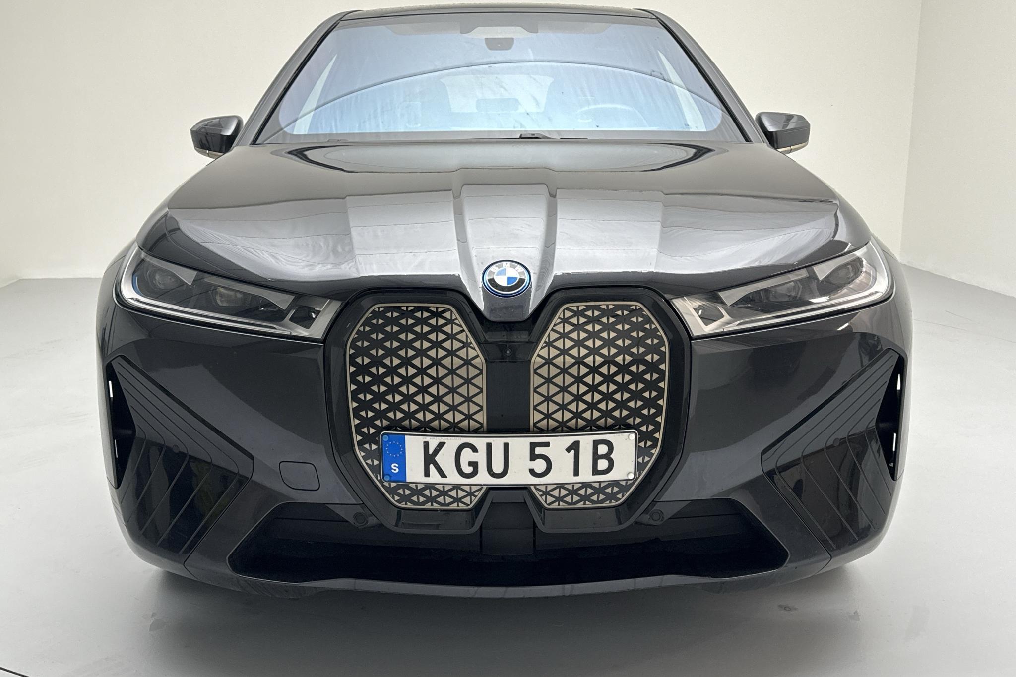 BMW iX xDrive50, i20 (520hk) - 5 435 mil - Automat - grå - 2022