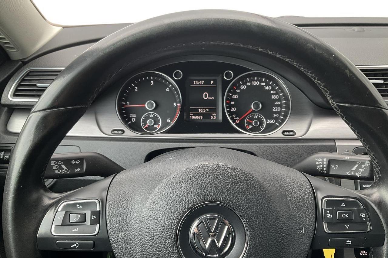 VW Passat 2.0 TDI BlueMotion Technology Variant 4Motion (177hk) - 196 060 km - Automatic - silver - 2013