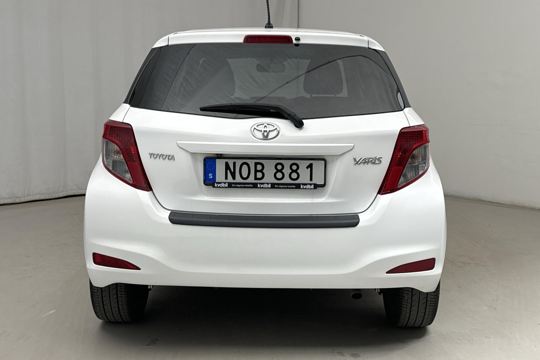 Toyota Yaris 1.33 5dr (100hk) - 110 000 km - Automatyczna - biały - 2014