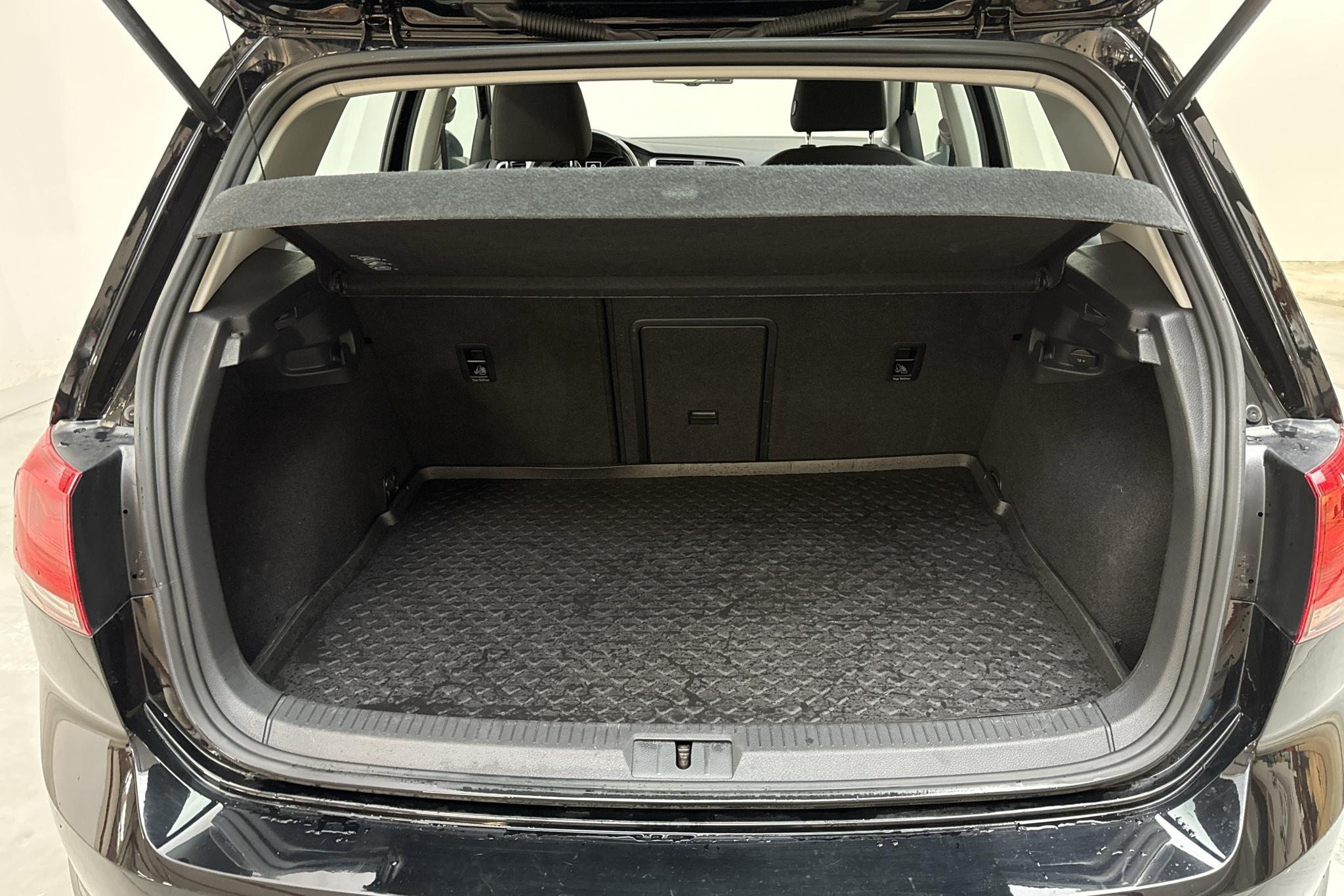 VW Golf VII 1.4 TGI 5dr (110hk) - 5 453 mil - Manuell - svart - 2015