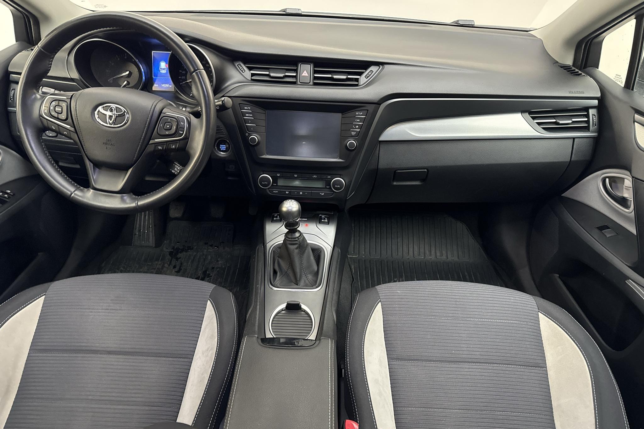 Toyota Avensis 1.8 Touring Sports (147hk) - 14 339 mil - Manuell - vit - 2016