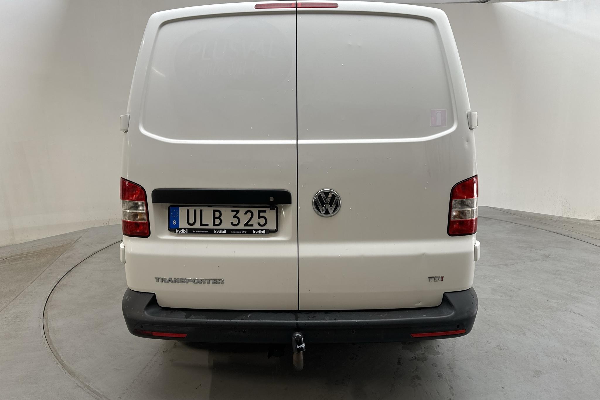 VW Transporter T5 2.0 TDI (140hk) - 5 262 mil - Automat - vit - 2015