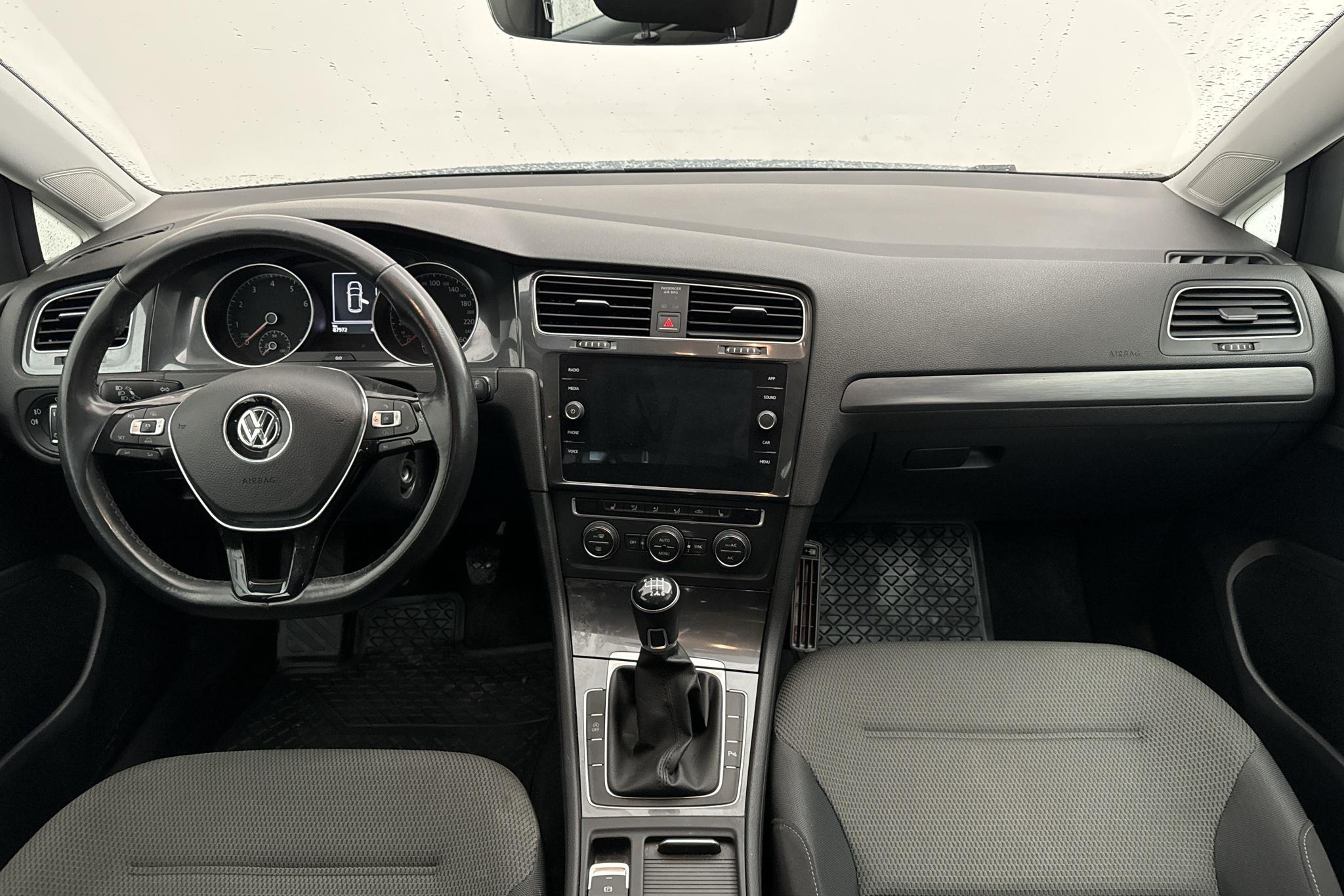 VW Golf VII 1.0 TSI 5dr (110hk) - 87 970 km - Manualna - Dark Green - 2017