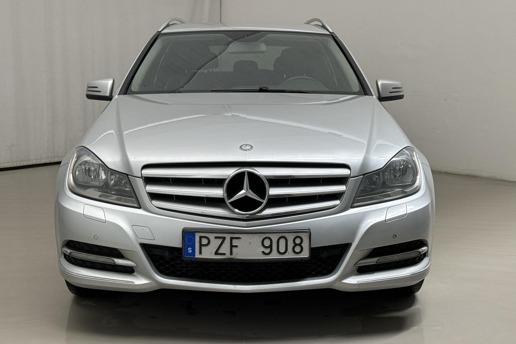 Mercedes C 180 Kombi S204 (156hk) - 19 734 mil - Manuell - silver - 2012