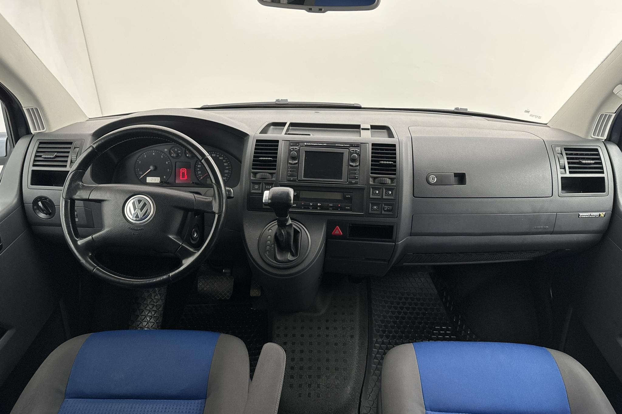 VW Caravelle T5 3.2 V6 (235hk) - 16 293 mil - Automat - Dark Grey - 2006