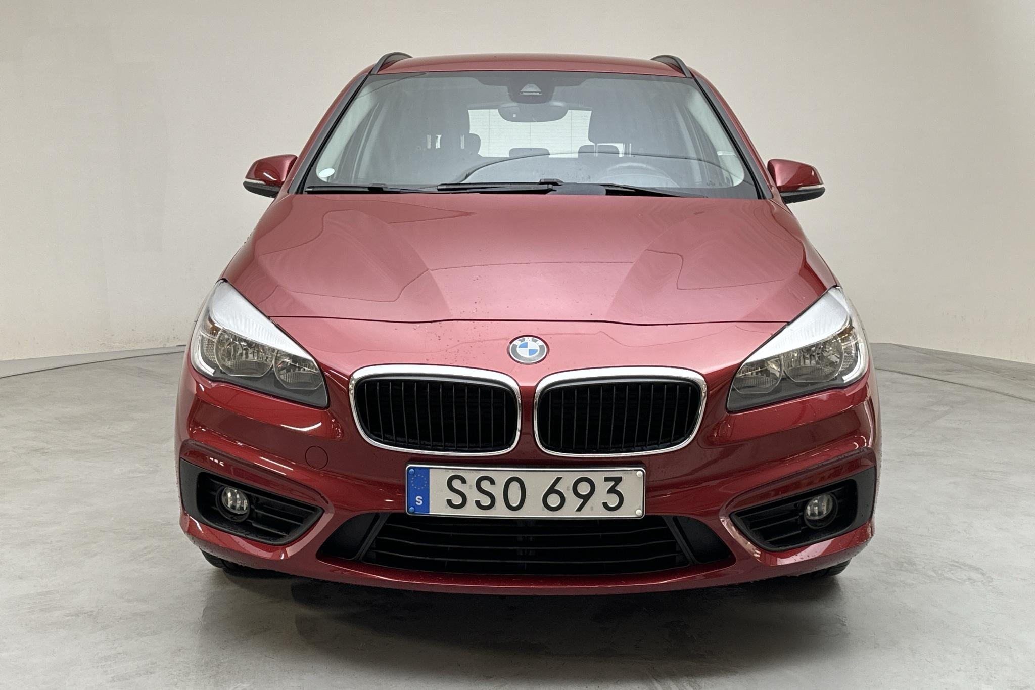 BMW 218i Active Tourer, F45 (136hk) - 116 850 km - Käsitsi - punane - 2015