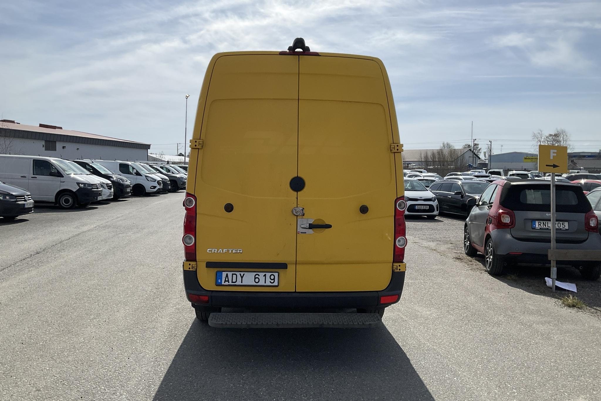 VW Crafter 35 2.0 TDI Skåp (136hk) - 24 495 mil - Manuell - Light Yellow - 2014