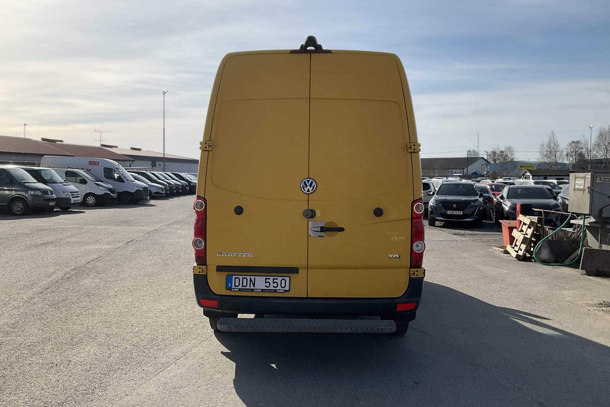 VW Crafter 35 2.0 TDI Skåp (136hk) - 247 750 km - Manual - Light Yellow - 2014