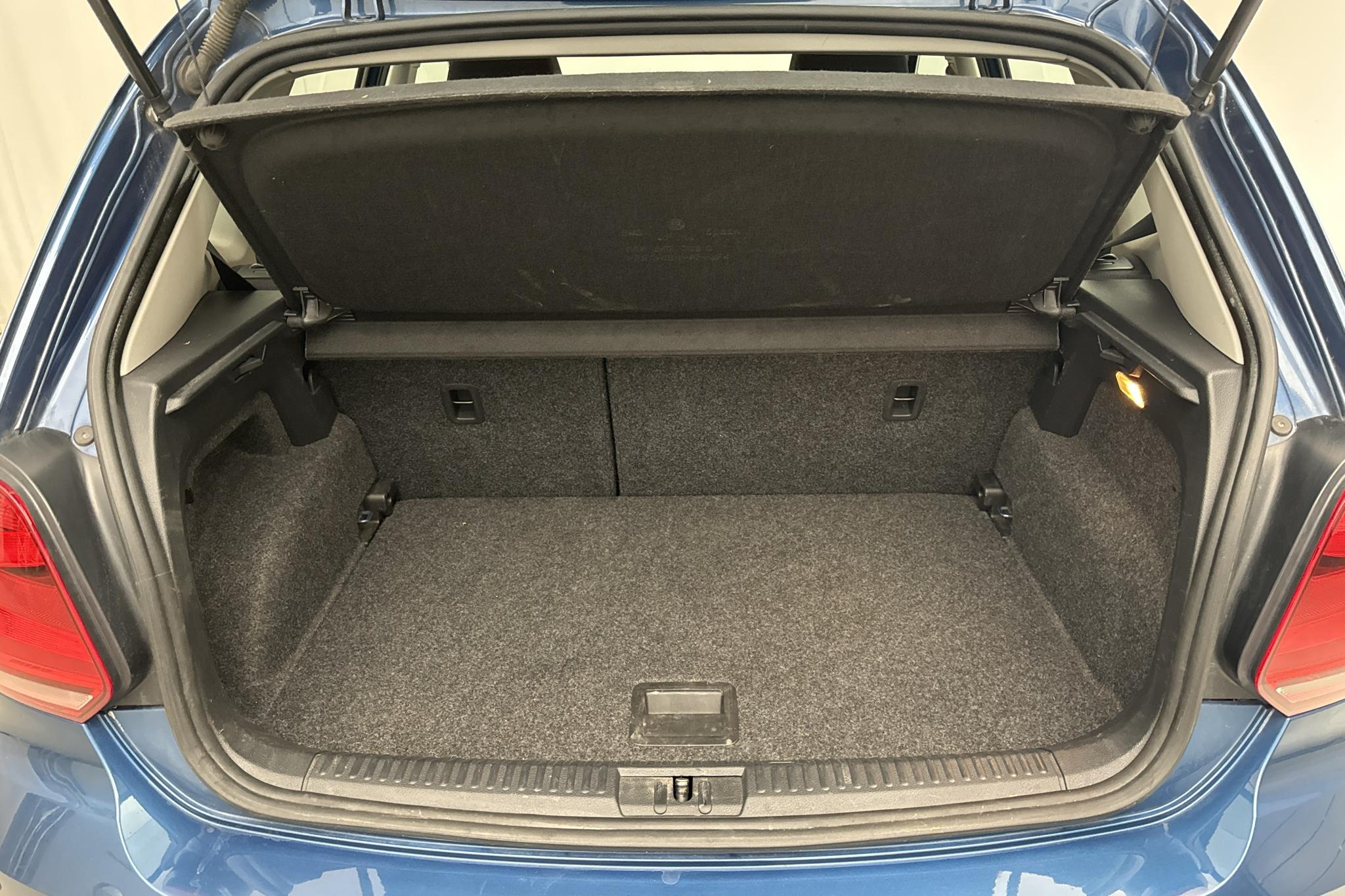 VW Polo 1.2 TSI 5dr (90hk) - 105 440 km - Manualna - niebieski - 2015
