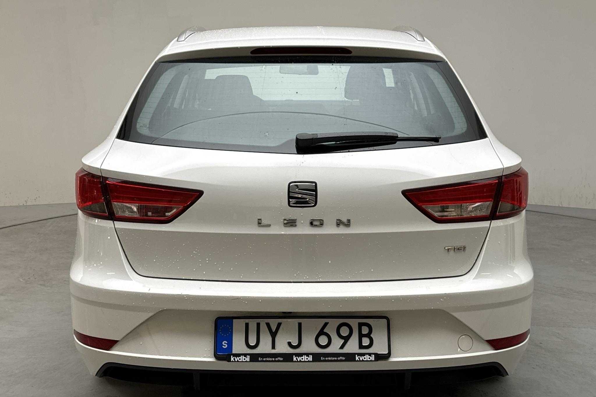 Seat Leon 1.5 TGI ST (130hk) - 22 010 km - Automatic - white - 2020