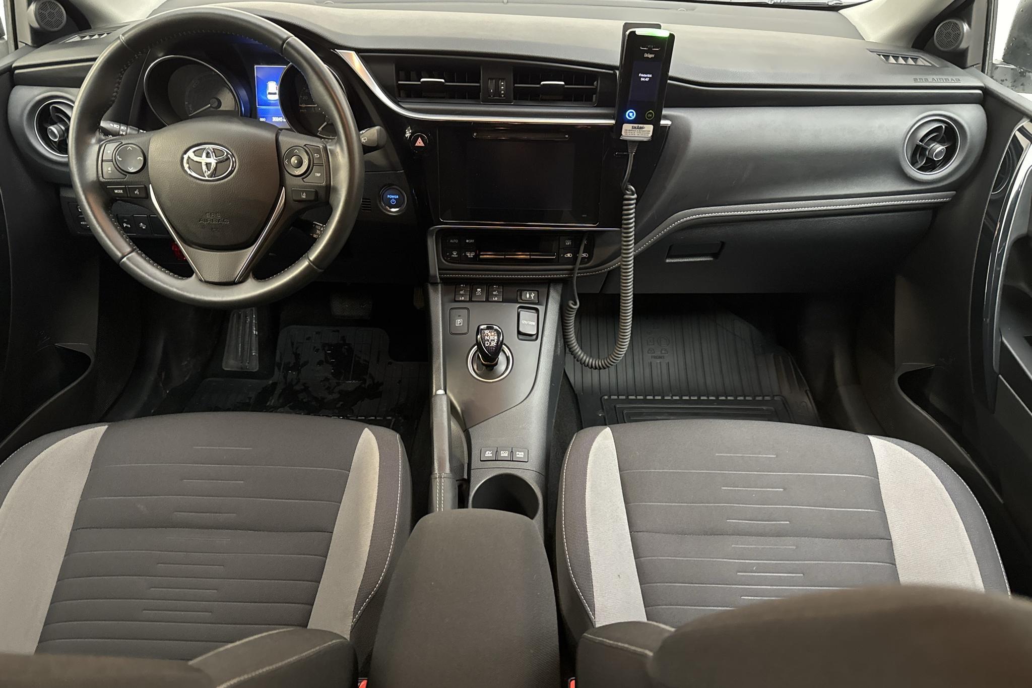 Toyota Auris 1.8 HSD Touring Sports (99hk) - 3 023 mil - Automat - vit - 2019