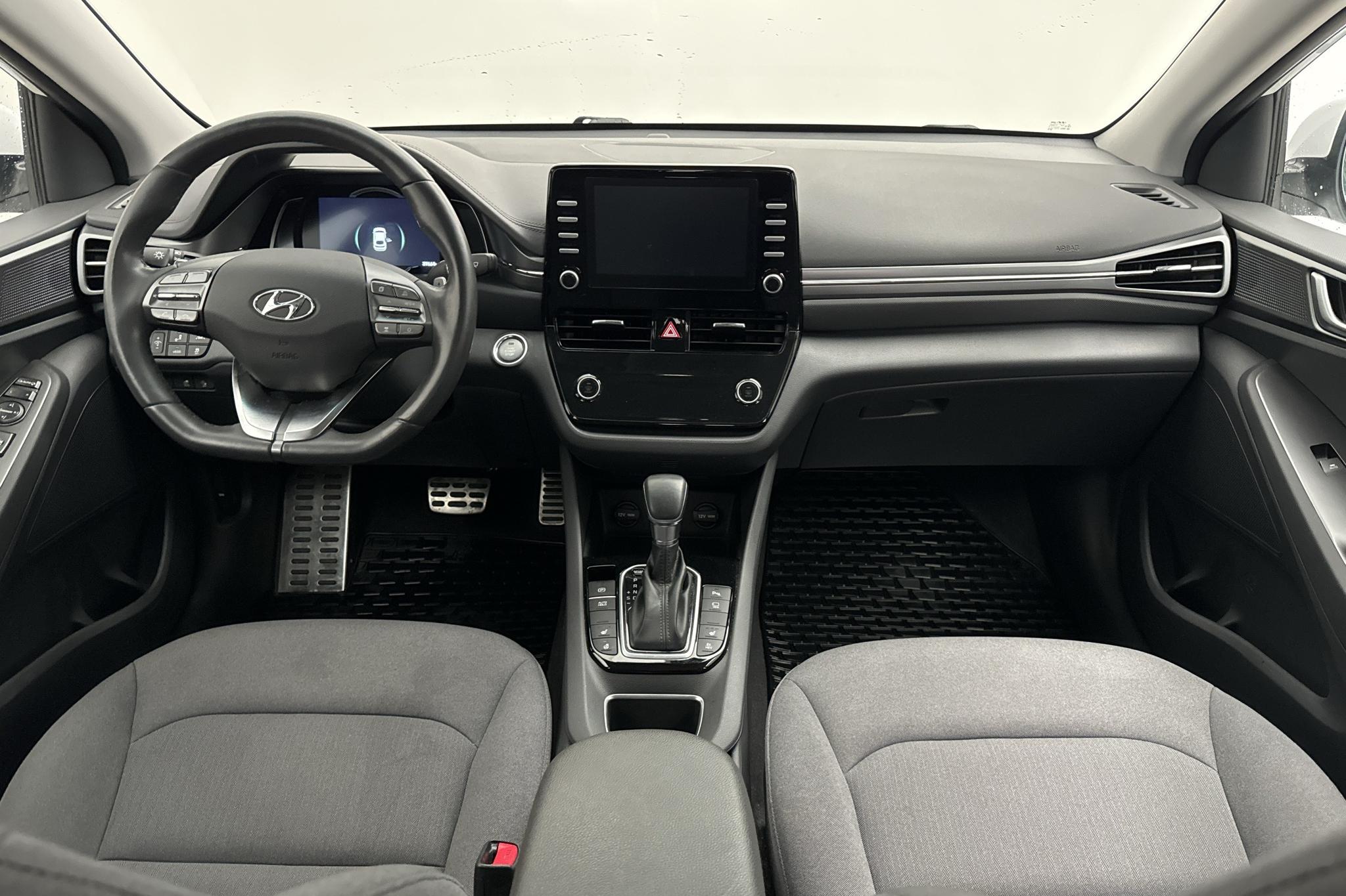 Hyundai IONIQ Plug-in (141hk) - 39 670 km - Automaatne - valge - 2020