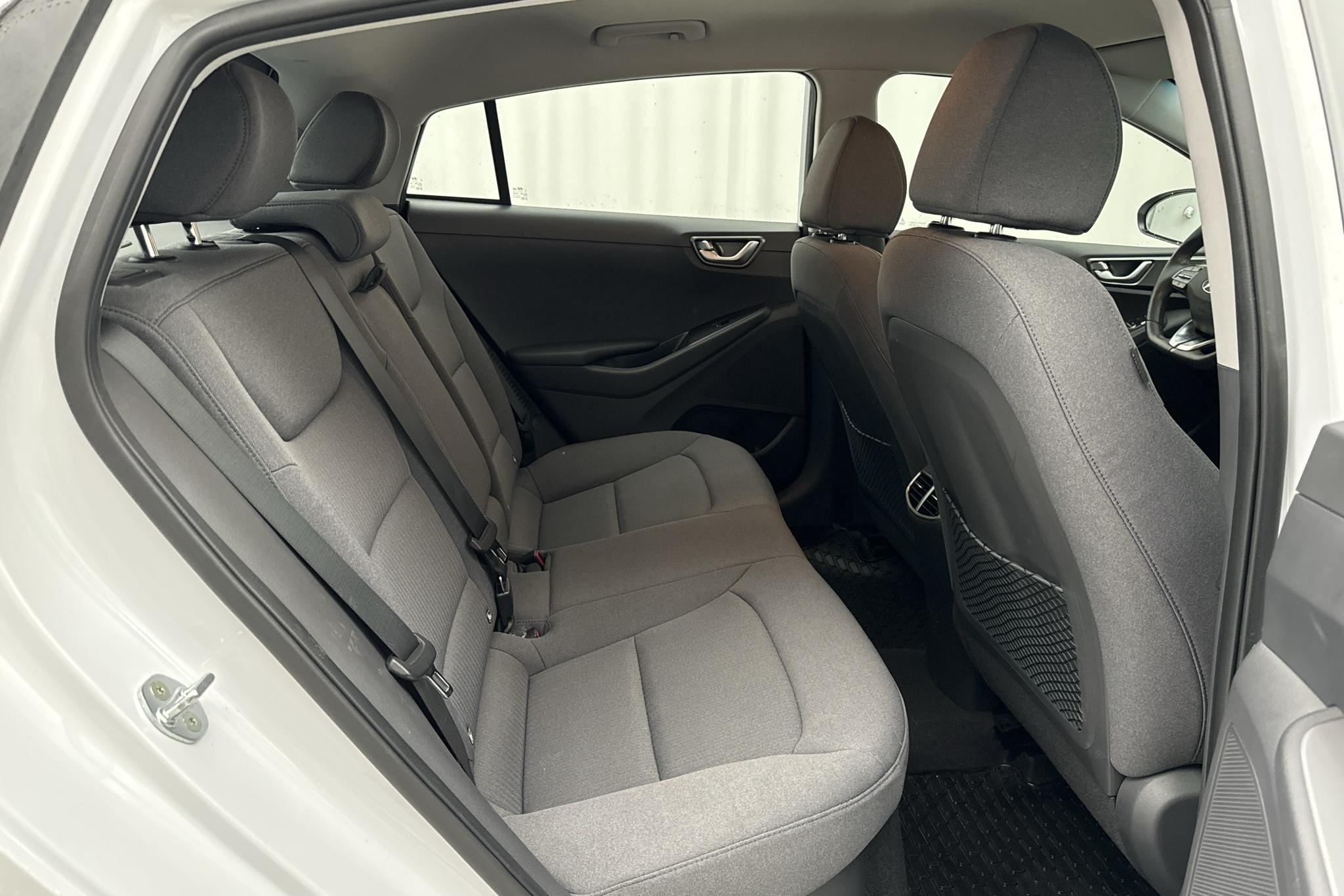 Hyundai IONIQ Plug-in (141hk) - 39 670 km - Automatic - white - 2020