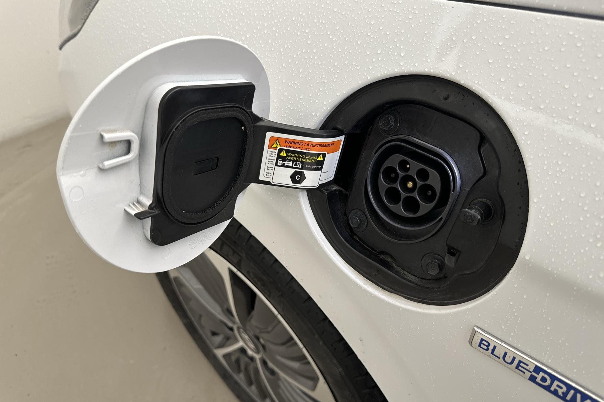 Hyundai IONIQ Plug-in (141hk) - 3 967 mil - Automat - vit - 2020