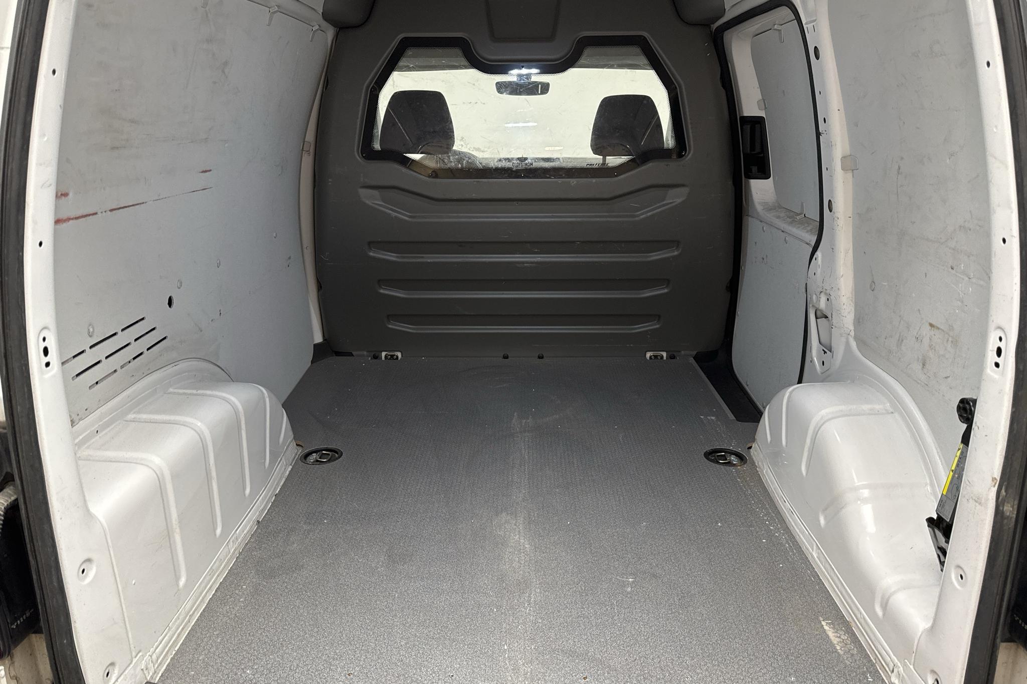 VW Caddy 2.0 TDI Skåp (102hk) - 8 690 mil - Automat - vit - 2020