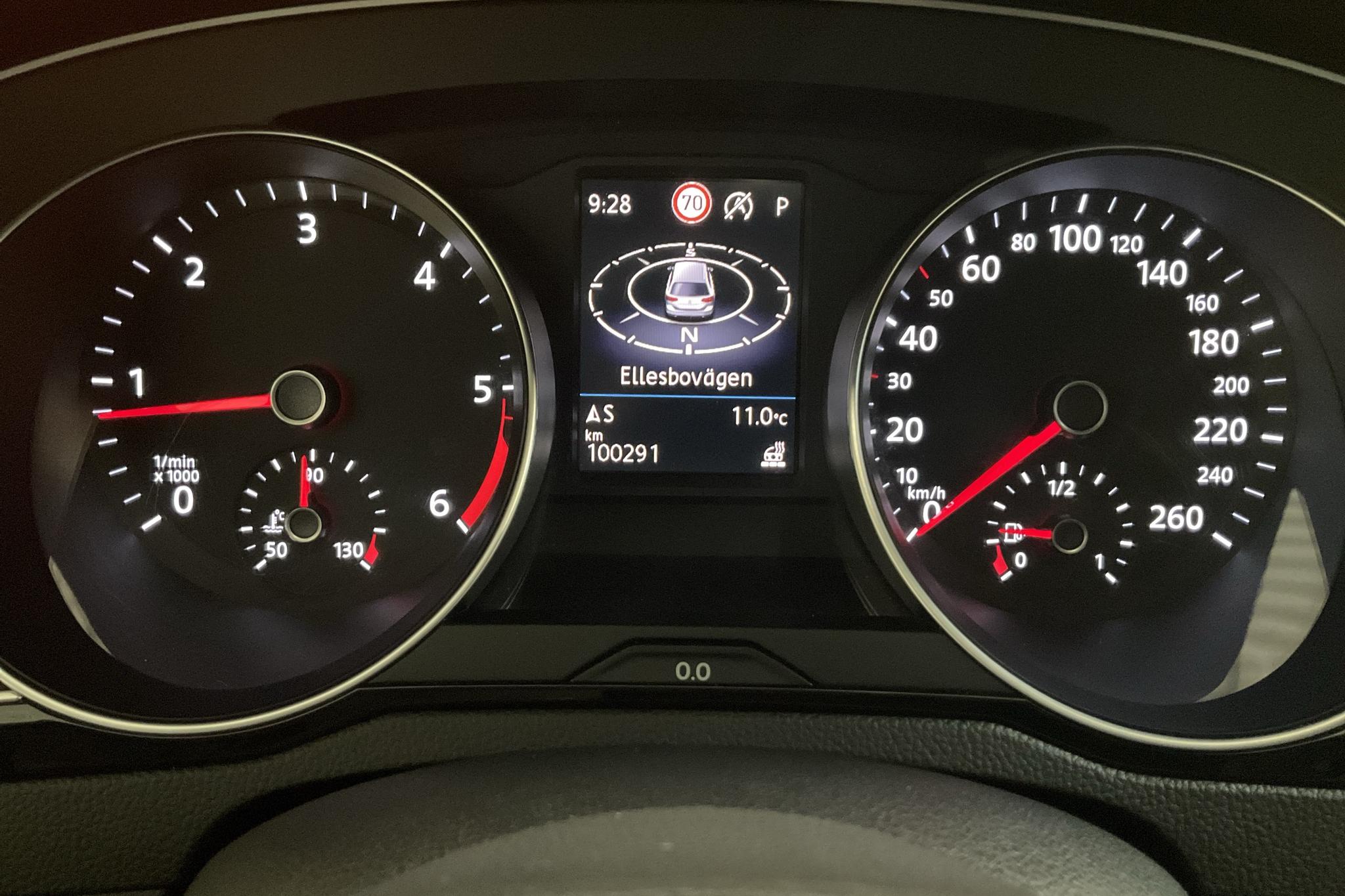 VW Passat Alltrack 2.0 TDI Sportscombi 4MOTION (190hk) - 10 029 mil - Automat - silver - 2021