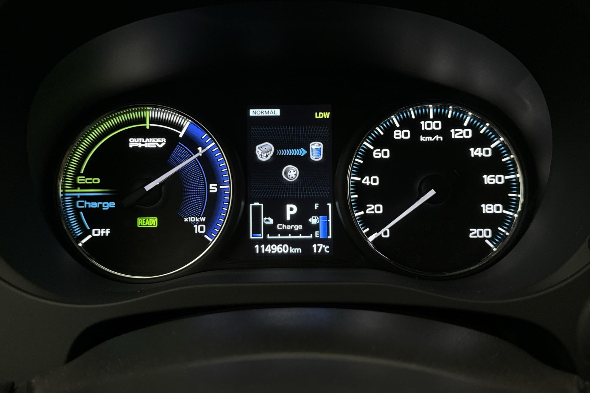 Mitsubishi Outlander 2.4 Plug-in Hybrid 4WD (136hk) - 114 960 km - Automatic - white - 2020