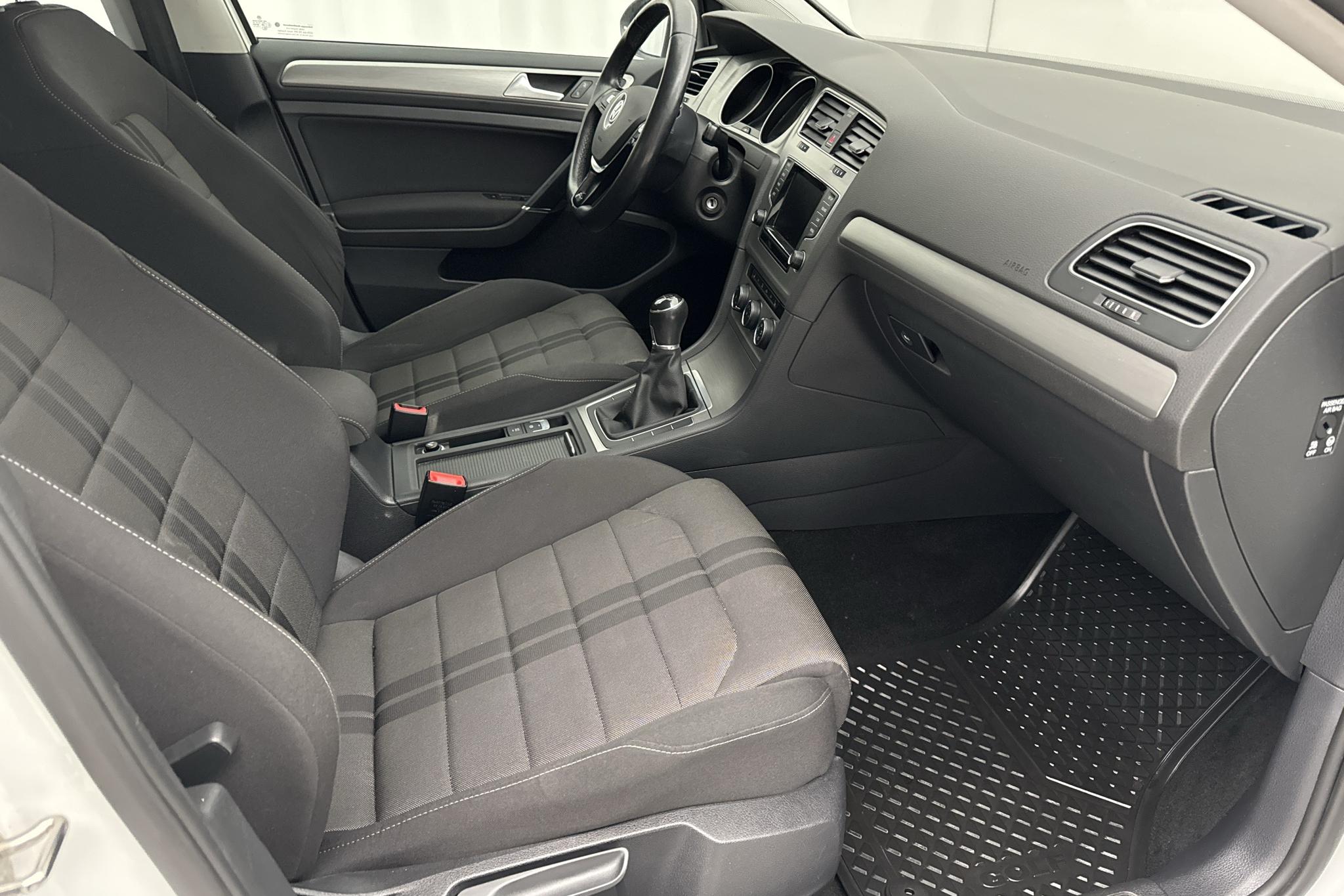 VW Golf VII 1.2 TSI 5dr (105hk) - 52 410 km - Manualna - biały - 2015