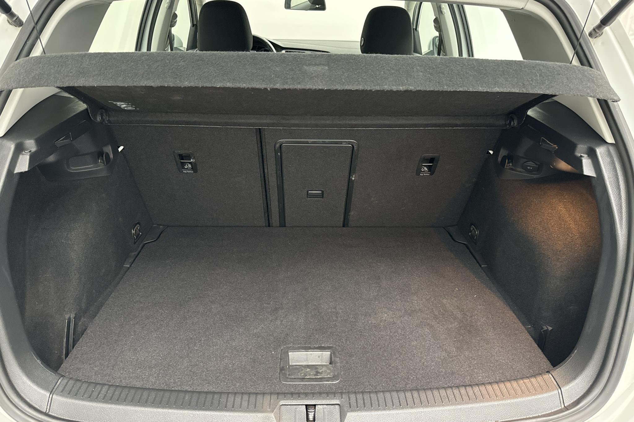 VW Golf VII 1.2 TSI 5dr (105hk) - 52 410 km - Manual - white - 2015