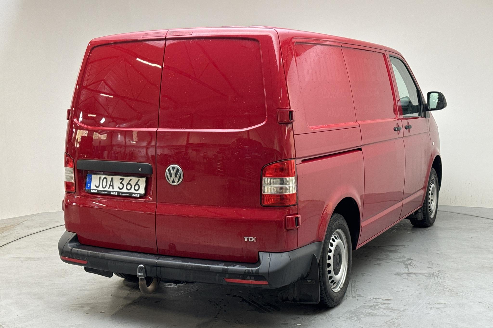 VW Transporter T5 2.0 TDI (140hk) - 160 020 km - Manual - red - 2015