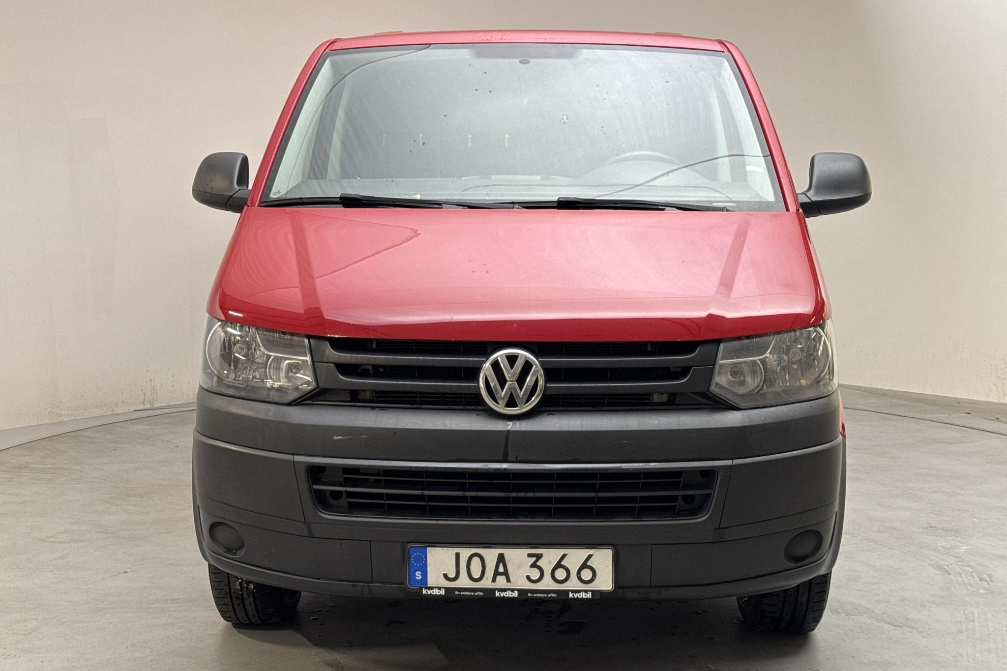 VW Transporter T5 2.0 TDI (140hk) - 16 002 mil - Manuell - röd - 2015
