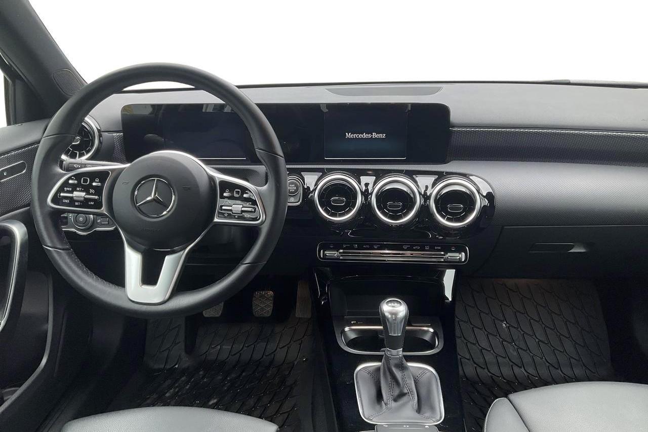 Mercedes A 180 5dr W177 (136hk) - 34 390 km - Manualna - czarny - 2020