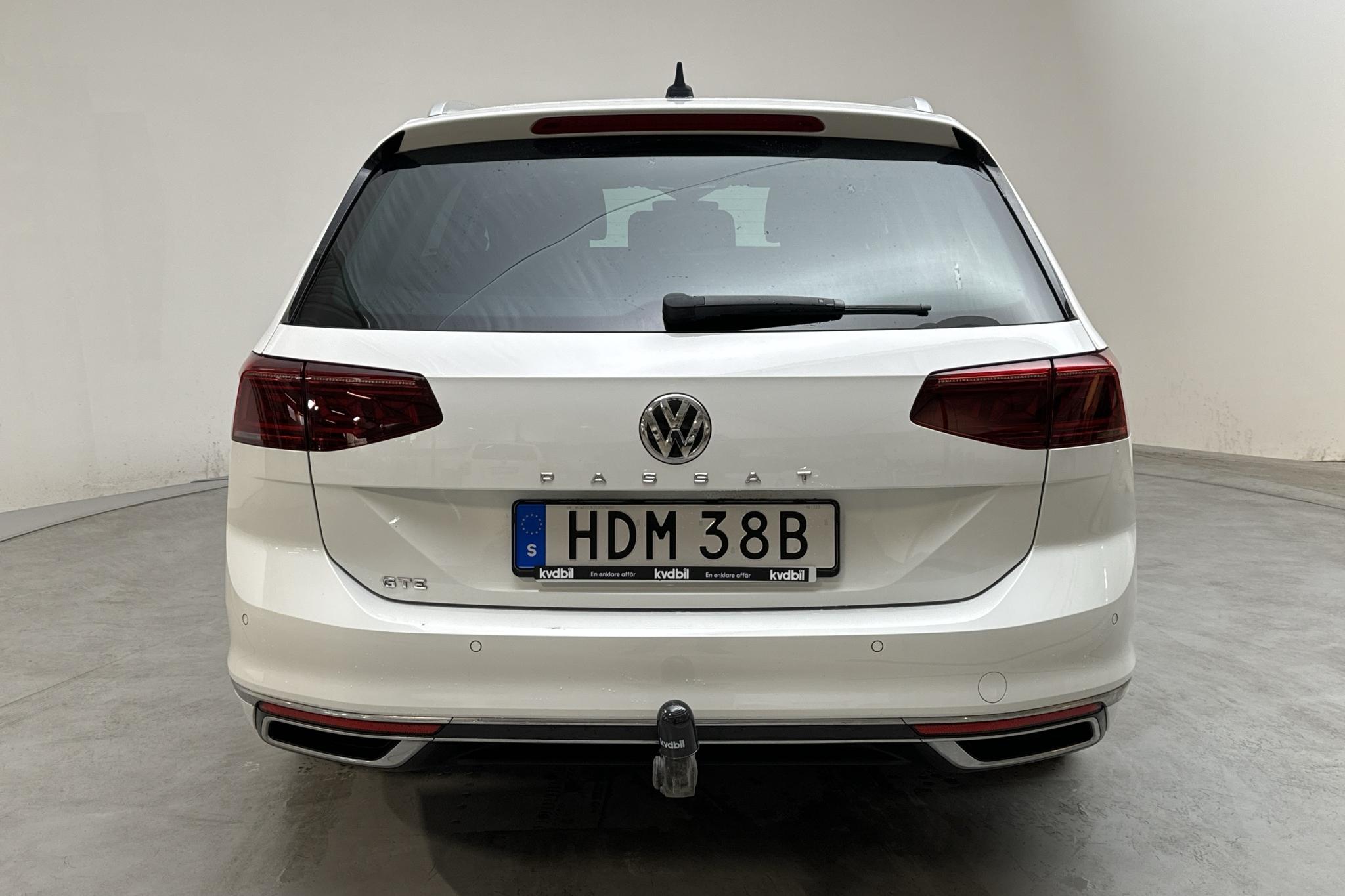 VW Passat 1.4 GTE Sportscombi (218hk) - 4 214 mil - Automat - vit - 2020