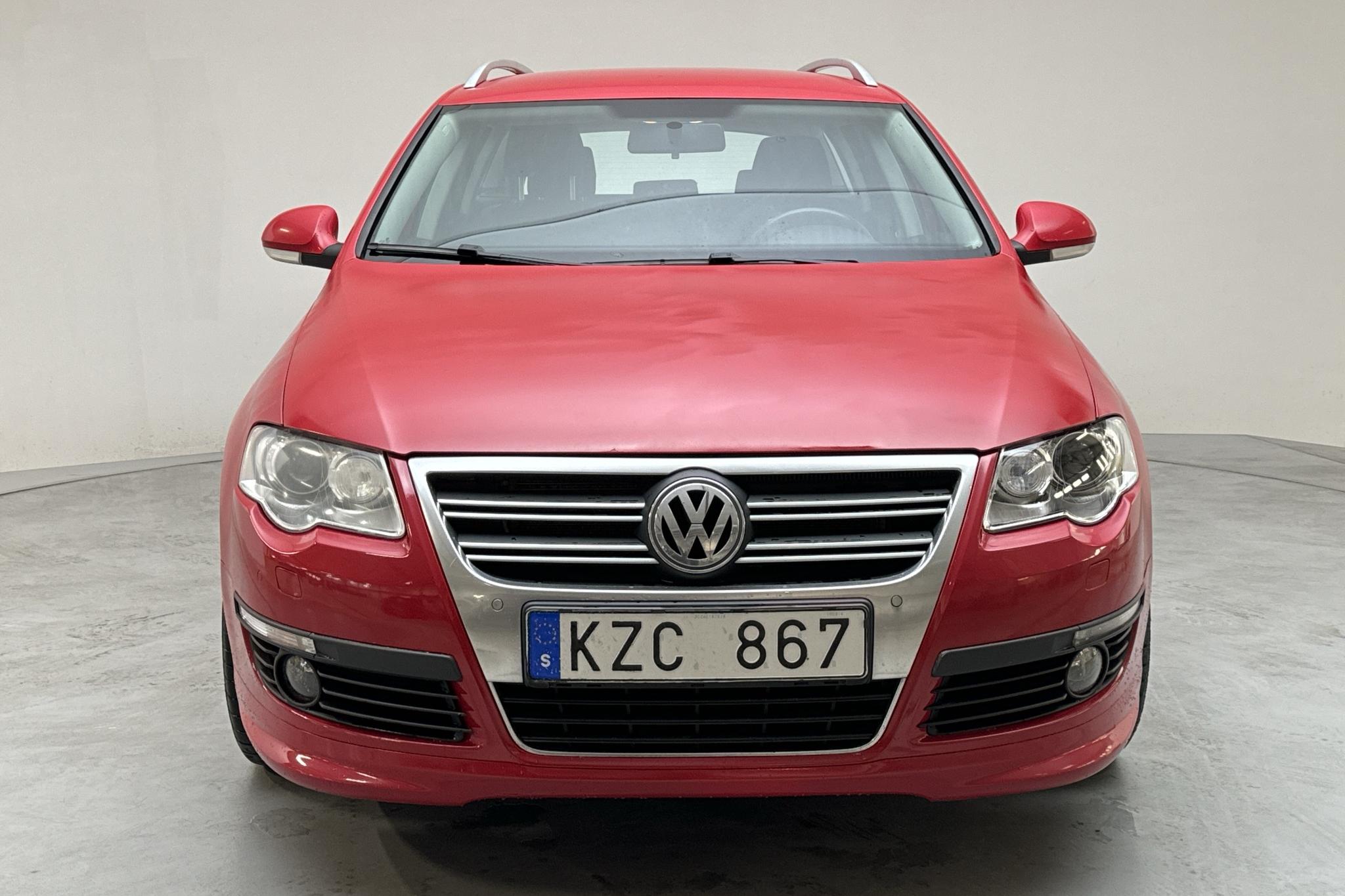 VW Passat 1.4 TSI EcoFuel Variant (150hk) - 206 690 km - Käsitsi - punane - 2010