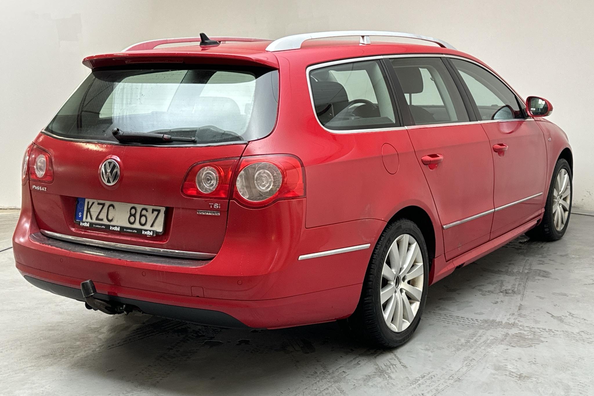 VW Passat 1.4 TSI EcoFuel Variant (150hk) - 206 690 km - Manualna - czerwony - 2010