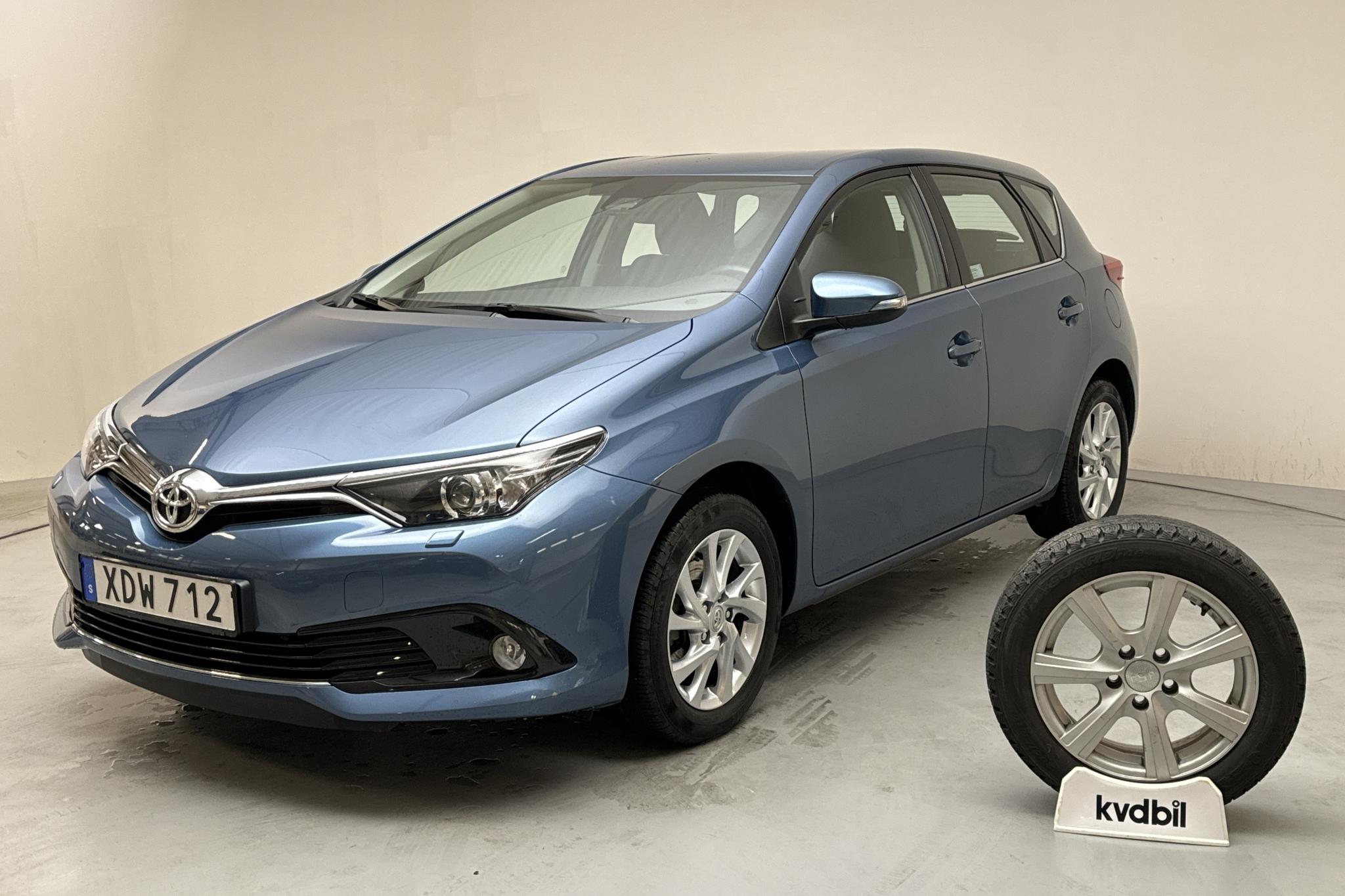 Toyota Auris 1.2T 5dr (116hk) - 30 820 km - Manualna - niebieski - 2016